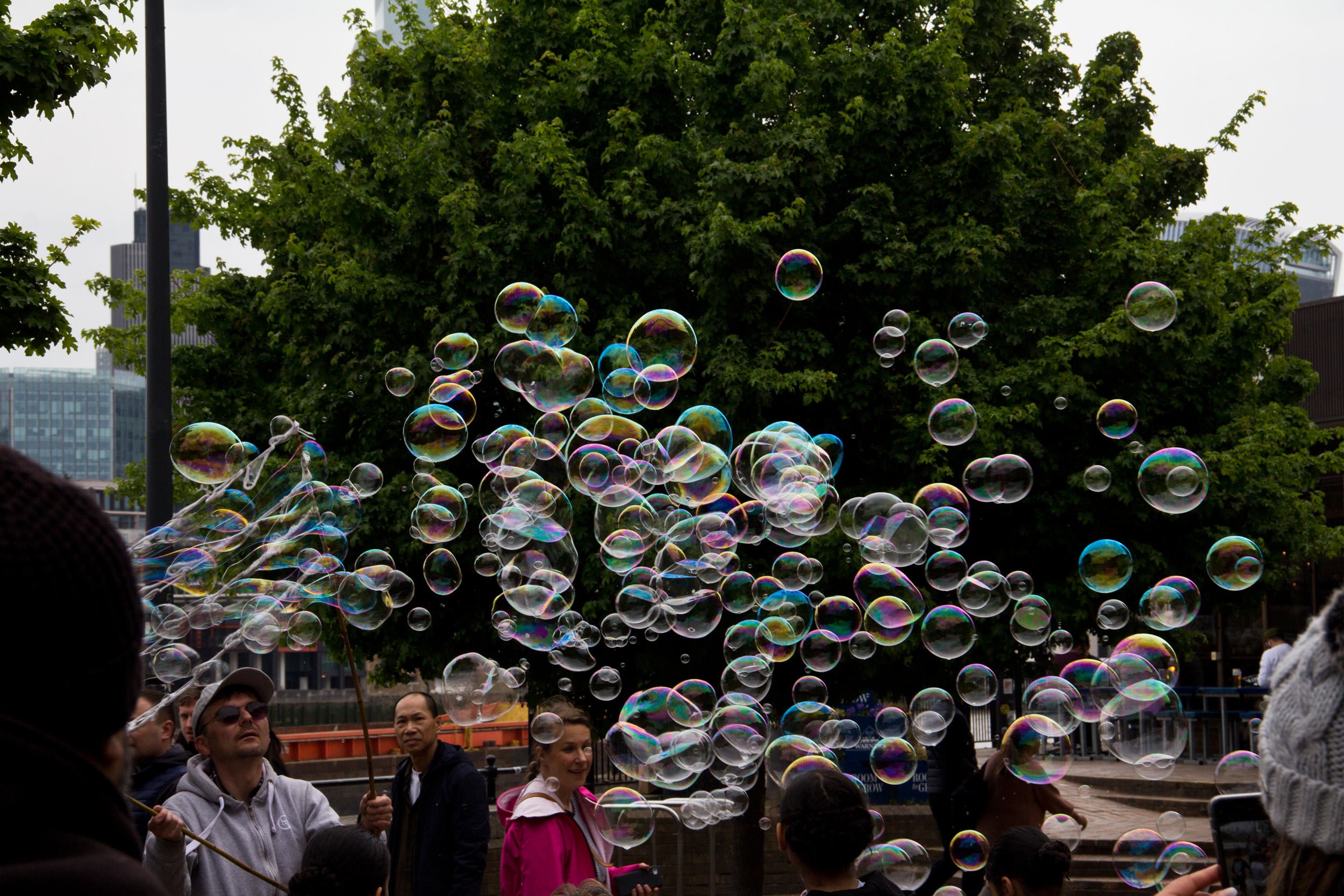 bubbles-along-the-thames-river-walk-in-london-england