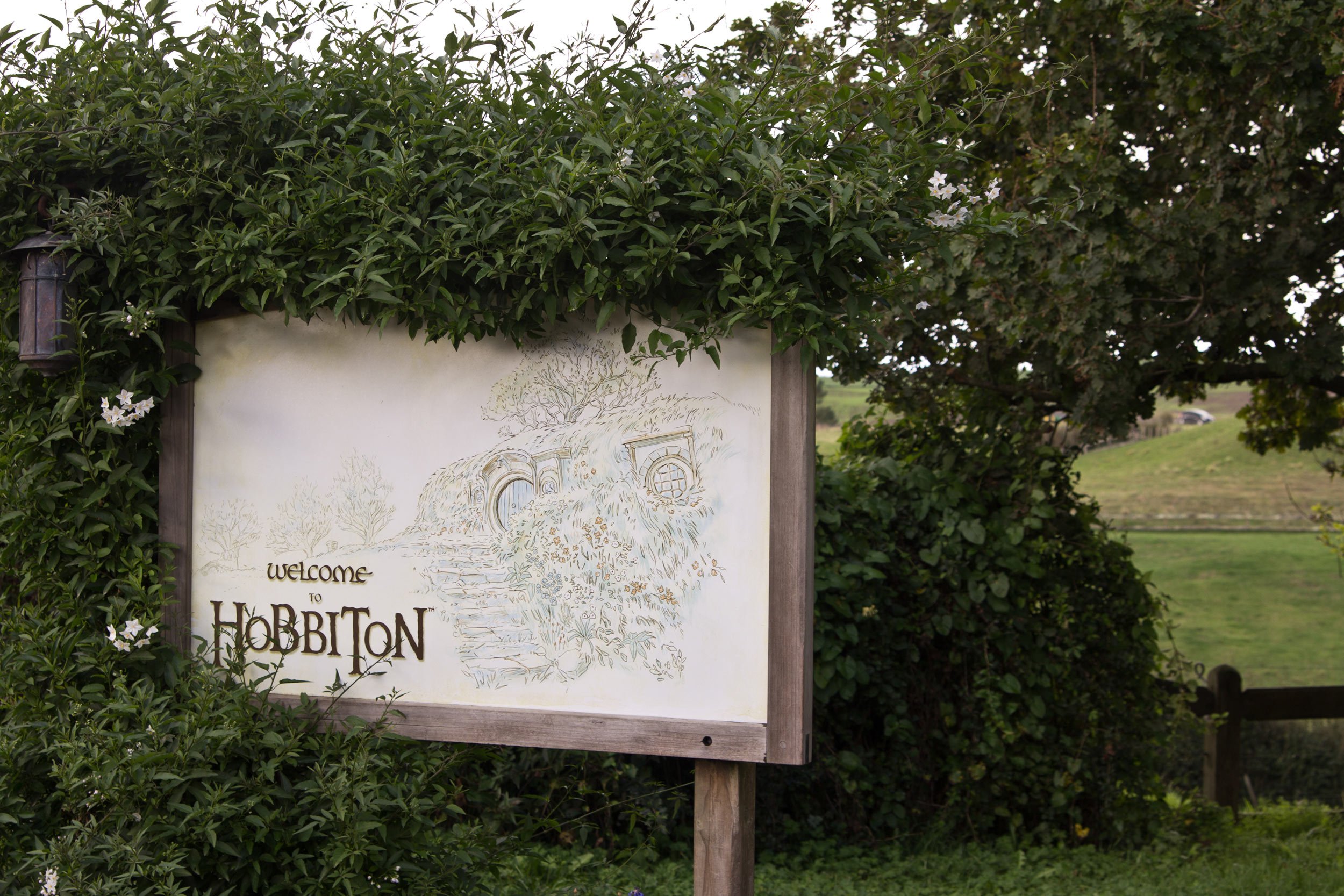 welcome-to-hobbiton-sign-new-zealand