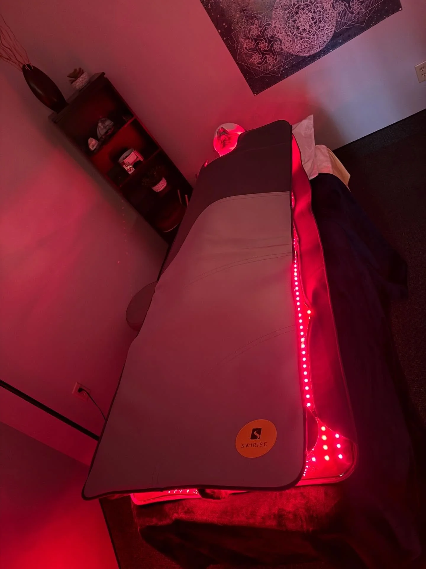 Pop in to check out our new service here at Lake Pointe, to start your 2026 health and wellness journey off with a bang! 💥 

Red light therapy is great for helping support muscle recovery, joint health, circulation, skin health and overall cellular 
