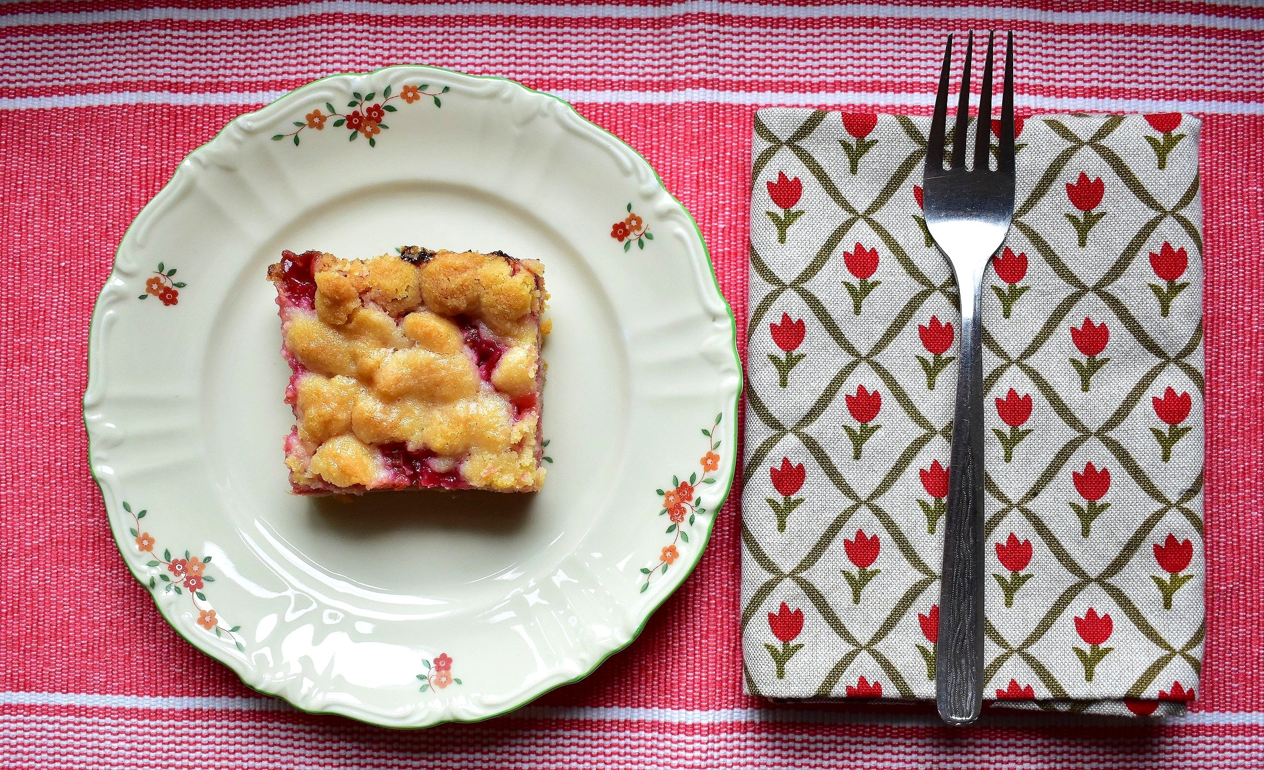 Rhubarb and Raspberry Streusel Bars
