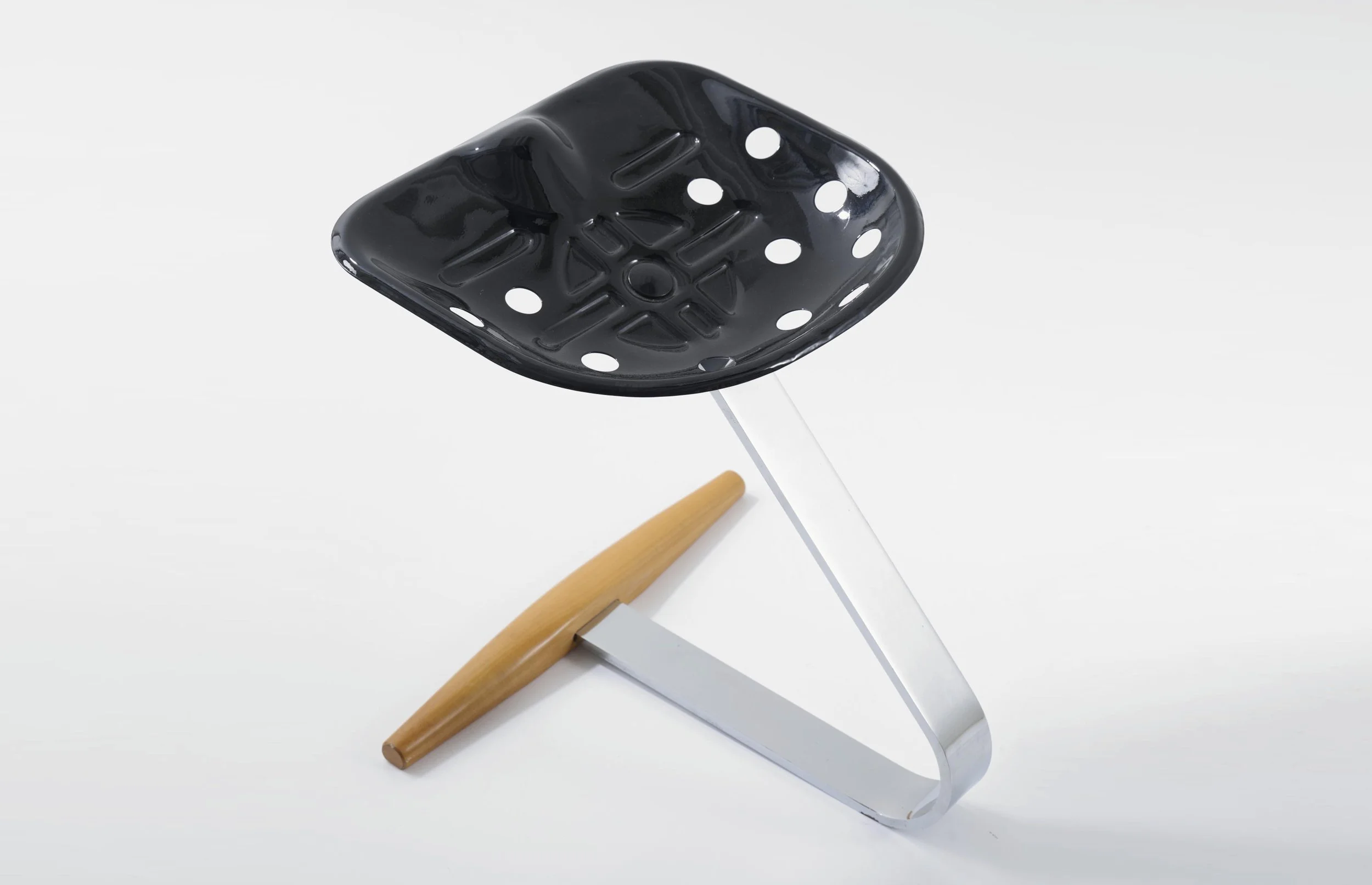 Tabouret Mezzadro par Zanotta : Une icône du design industriel.