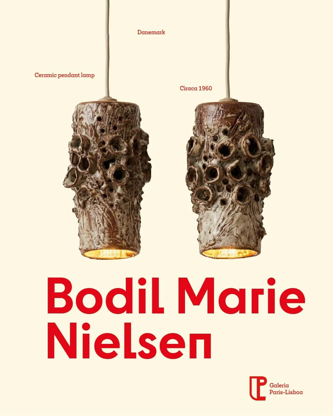 La Galerie Paris Lisboa propose &agrave; la vente une paire de suspensions en c&eacute;ramique attribu&eacute;es &agrave; l&rsquo;artiste danoise Bodil Marie Nielsen.

Style : brutalisme organique
Origine : Danemark
P&eacute;riode : ann&eacute;es 196