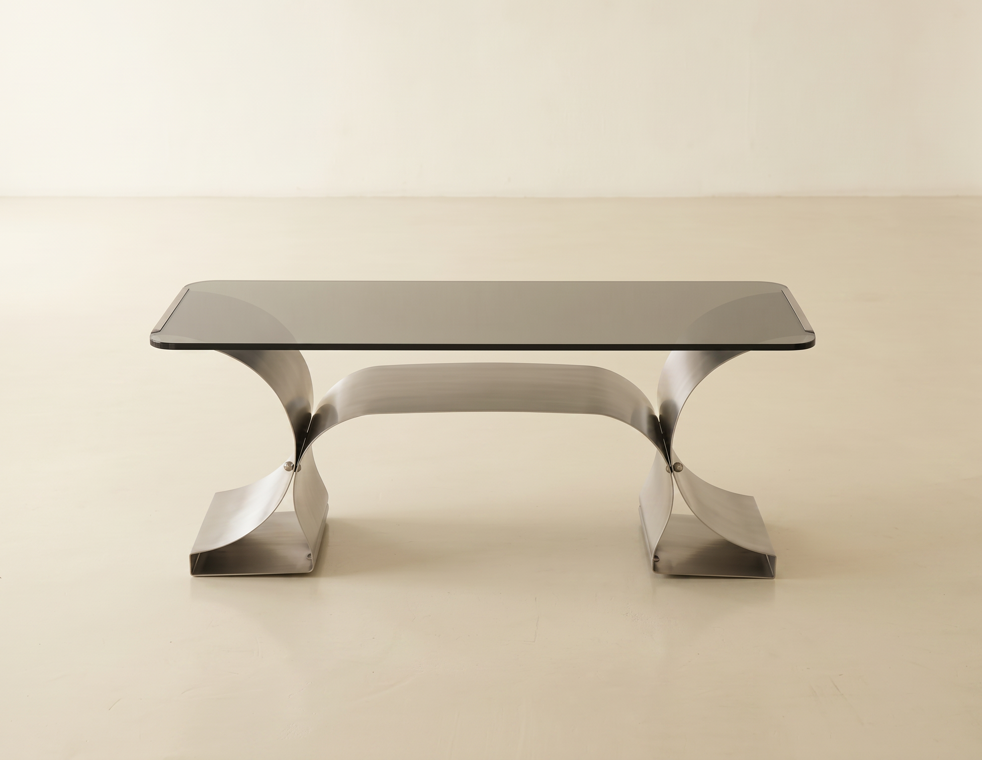 Table basse basse par François Monnet pour Kappa, France, années 1970 — verre d’origine. - [ ] (Devis de transport sur demande.) À récupérer gratuitement en galerie à Lisbonne.