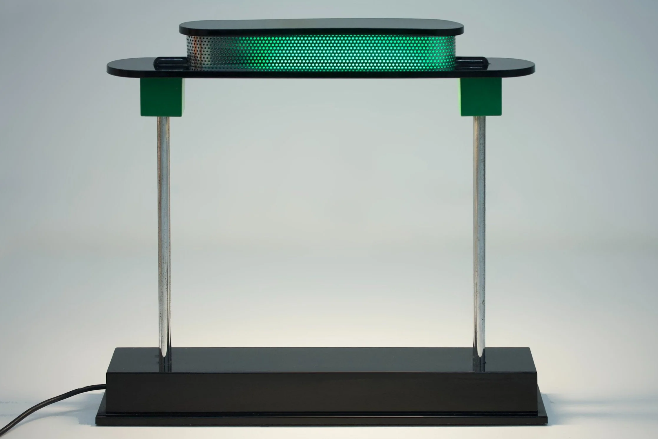 La lampe de table Pausania par Ettore Sottsass ✨