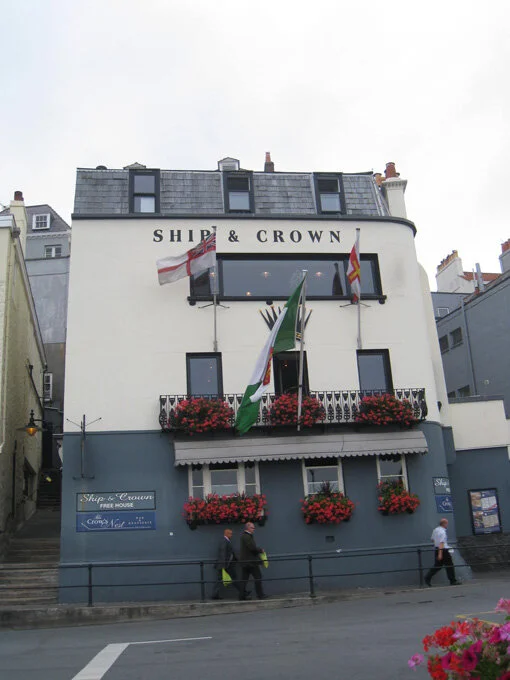 The Ship &amp; Crown Hotel &amp; Pub