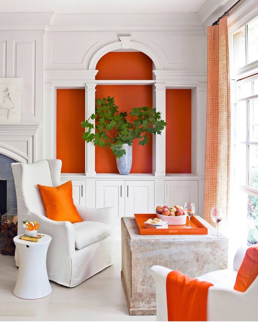 Let's brighten up your Friday with this gorgeous seating area. Loving the vibrant orange, along with the clean, crisp white. Amazing!

@housebeautiful 
Interiors by: @kaydouglassinteriors 
Photo by: @ericpiasecki 
#denverdesigner #denverinteriordesig