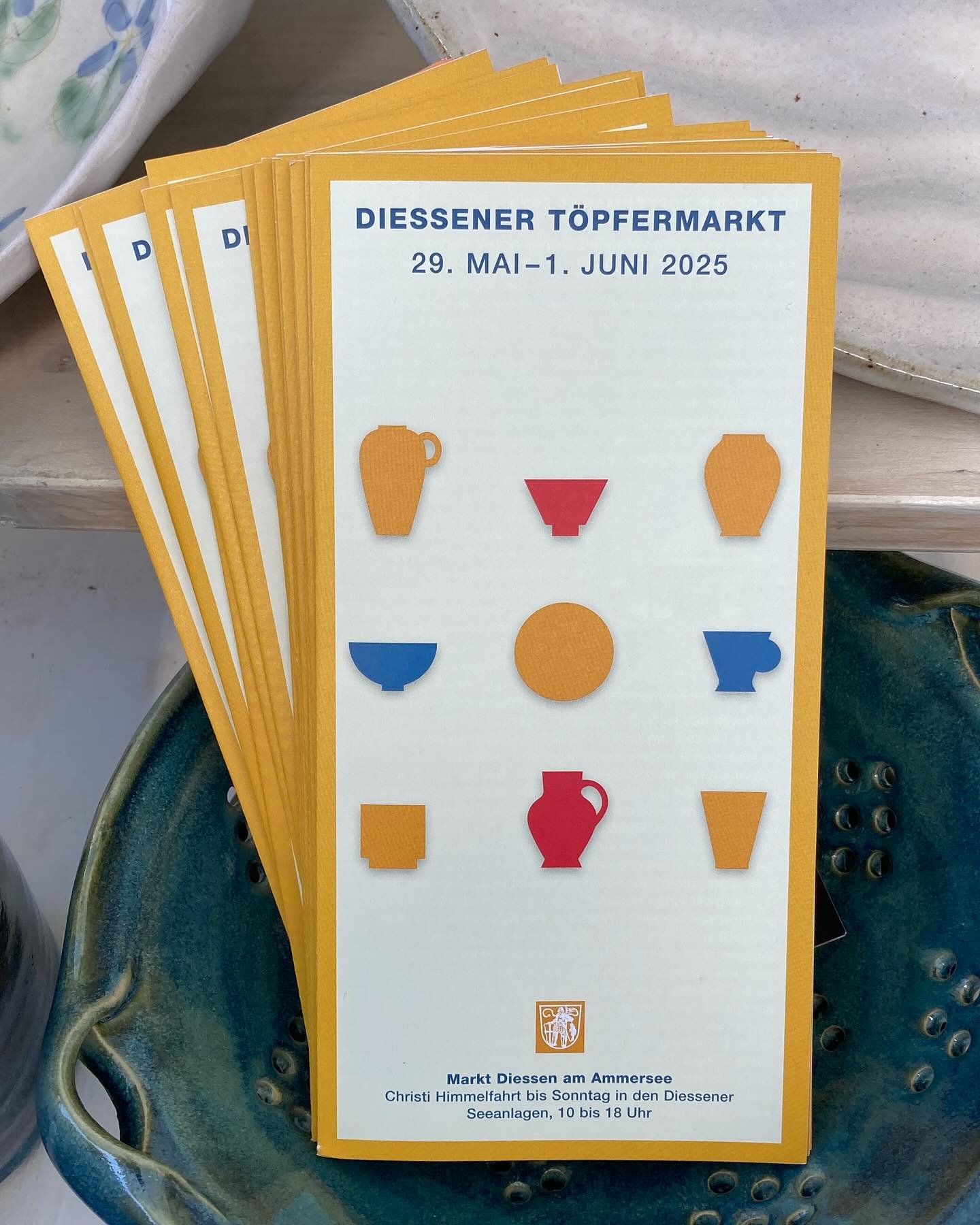 Diessener T&ouml;pfermarkt in den Seeanlagen am sch&ouml;nen Ammersee! Seit Montag wird aufgebaut f&uuml;r den gro&szlig;en Auftritt&hellip;.
#diessenert&ouml;pfermarkt #diessenamammersee #t&ouml;pfertreffen #potfest #keramikpatlan