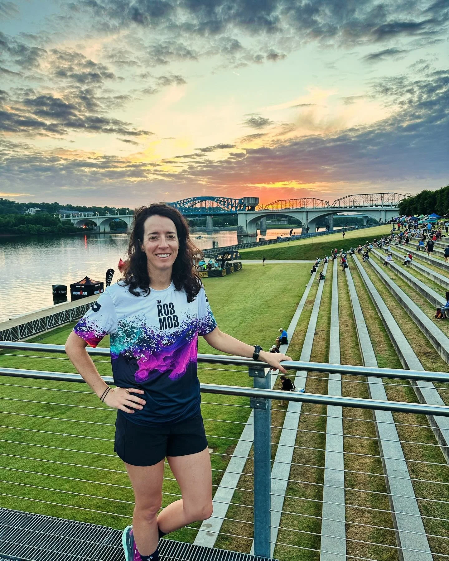 CHEEZIN! 🤓 Couldn&rsquo;t get on the bus to the swim start so decided to join the masses on the bridge! Beautiful morning in Chattanooga for the @ironmantri! The calm before the storm&hellip;.waiting on @jackielifebalance @sam_mazer laura T! @mi_che