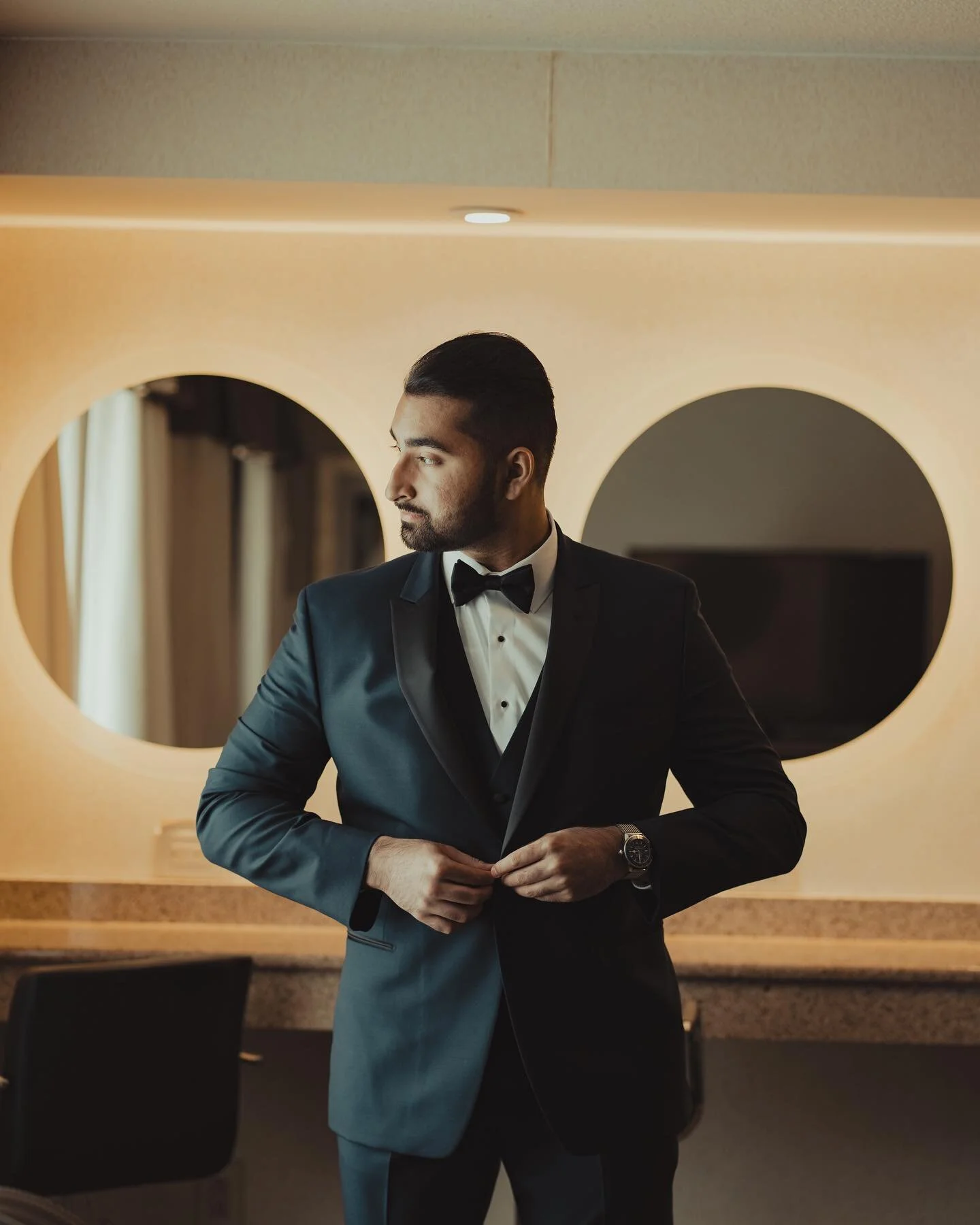 Prep before the big day 
//Grooms don&rsquo;t get enough love 
Shoot with @17th.eclipse 2.0

#pakistaniwedding #qaboolhai #desiweddingdiaries #pakistanibride #southasian #southasianfashion #weddinginspo #weddingphotography  #southasianbridemagazine #
