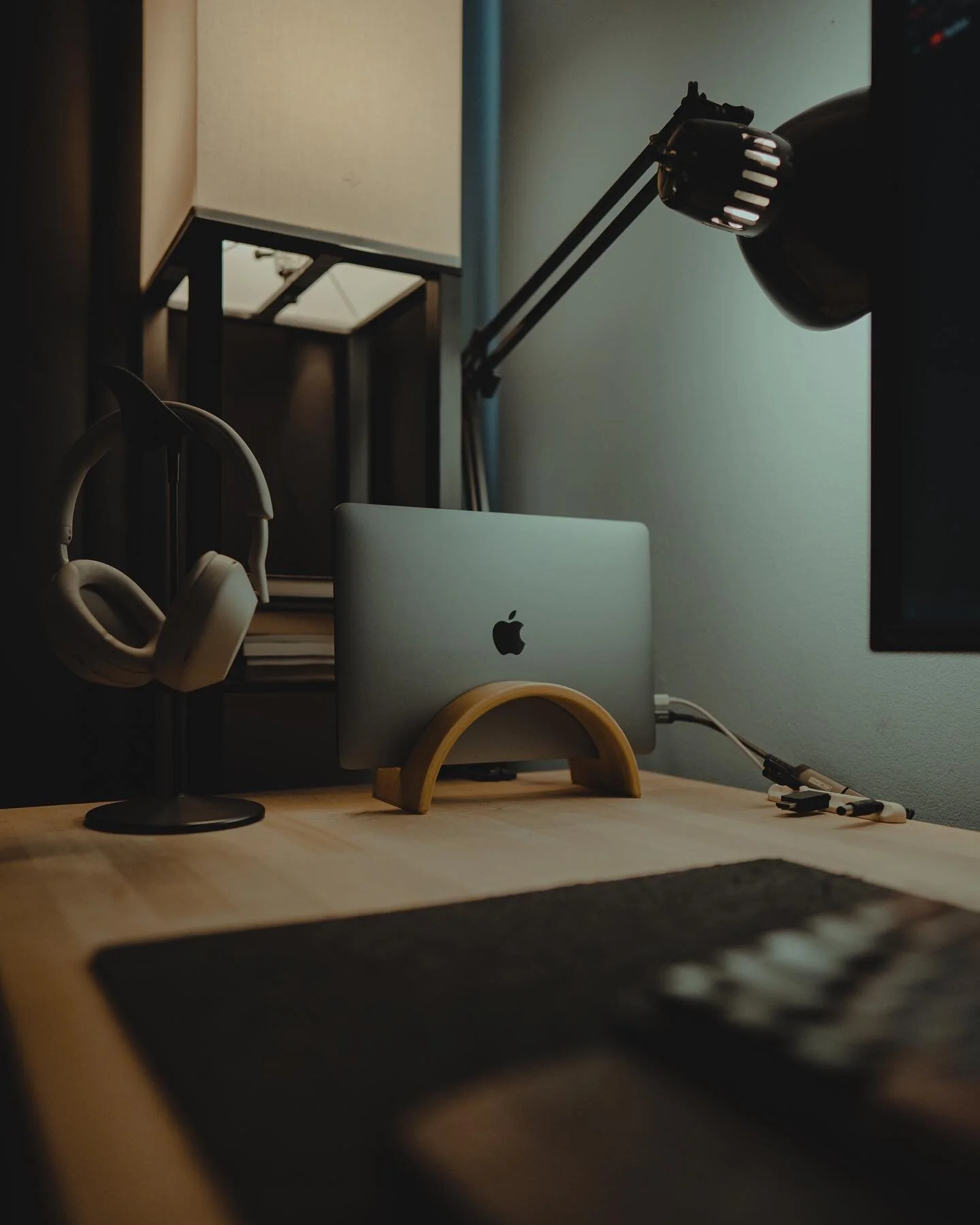 Going through wedding galleries this weekend 😪also got a new stand
.
.
.
. 

#desksetup #setup #deskgoals #setupinspiration #gamingsetup #pcsetup #gaming #dreamsetup #workspace #productivity #motivation #business #success #entrepreneur #productivity