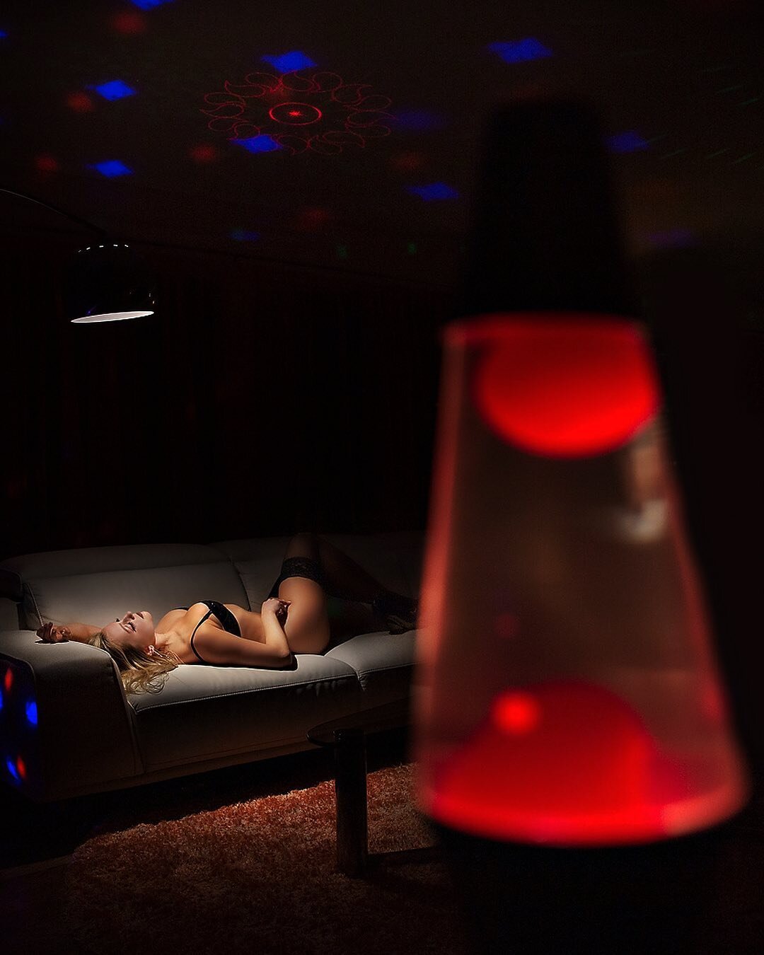 Came home from Cali just in time to witness snow sticking to the ground in Austin. ❄️ I guess 2021 will also keep us on our toes...

#desertdiscohouse #discohouse #discomakeup #lavalamp #redlavalamp #boudoirphotographer #inmyboudoir #atx #boudoirinsp