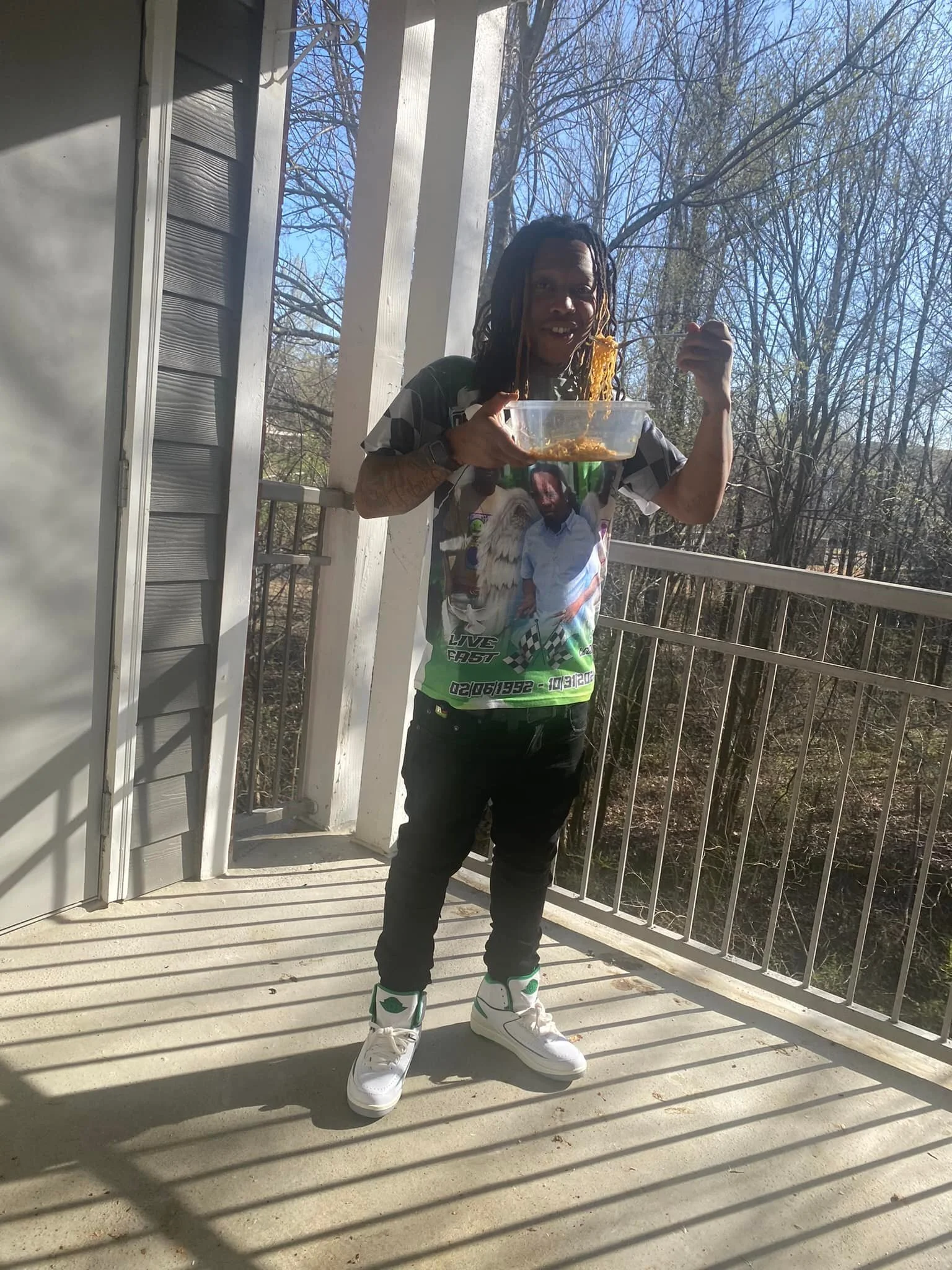 Used to sleep on da flo na I got me an air mattress!! Get da bows fa da low but I'm still taxin!!!
#LLDMONEY #LLROBERTJ #FREETANKY #FREEKMOG #FREEPAC #FREESTICKY #iTrap4real