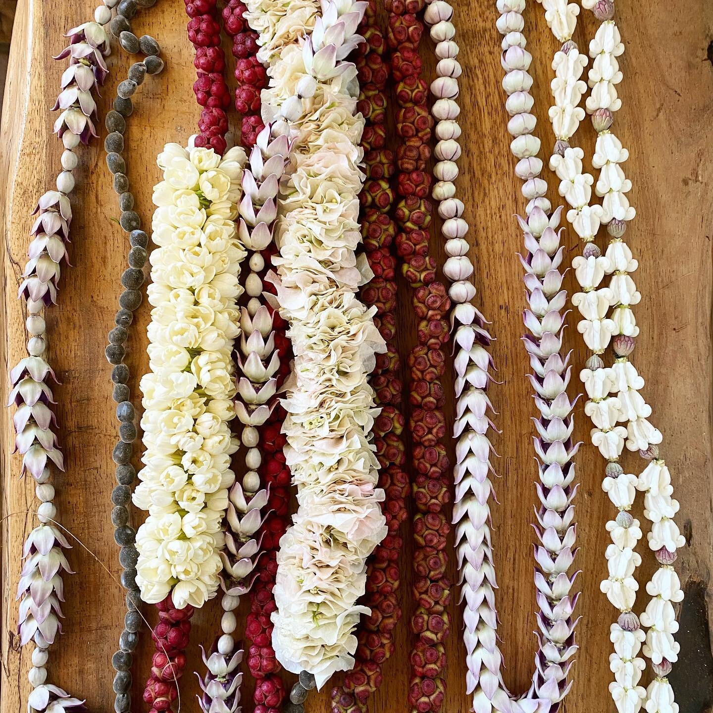 It is a power wedding week! One tract mind, one strand at a time. Lei lei lei!