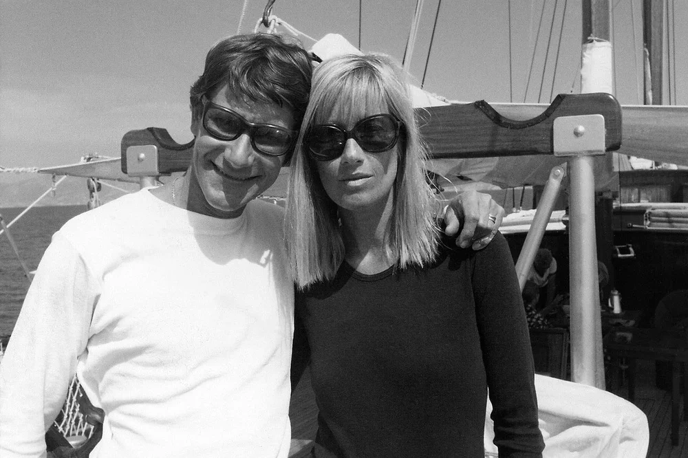 Yves-Saint-Laurent-Betty-Catroux-on-holidays-in-the-80.jpeg