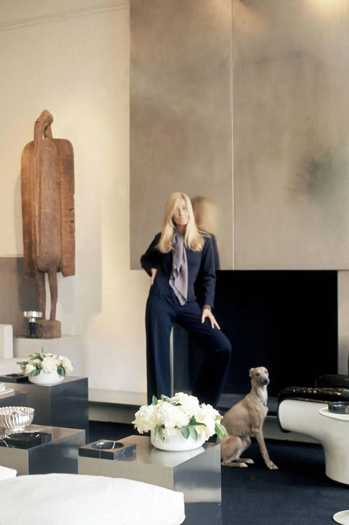 Betty-Catroux-in-her-Parisian-appartement-in-1970.jpeg