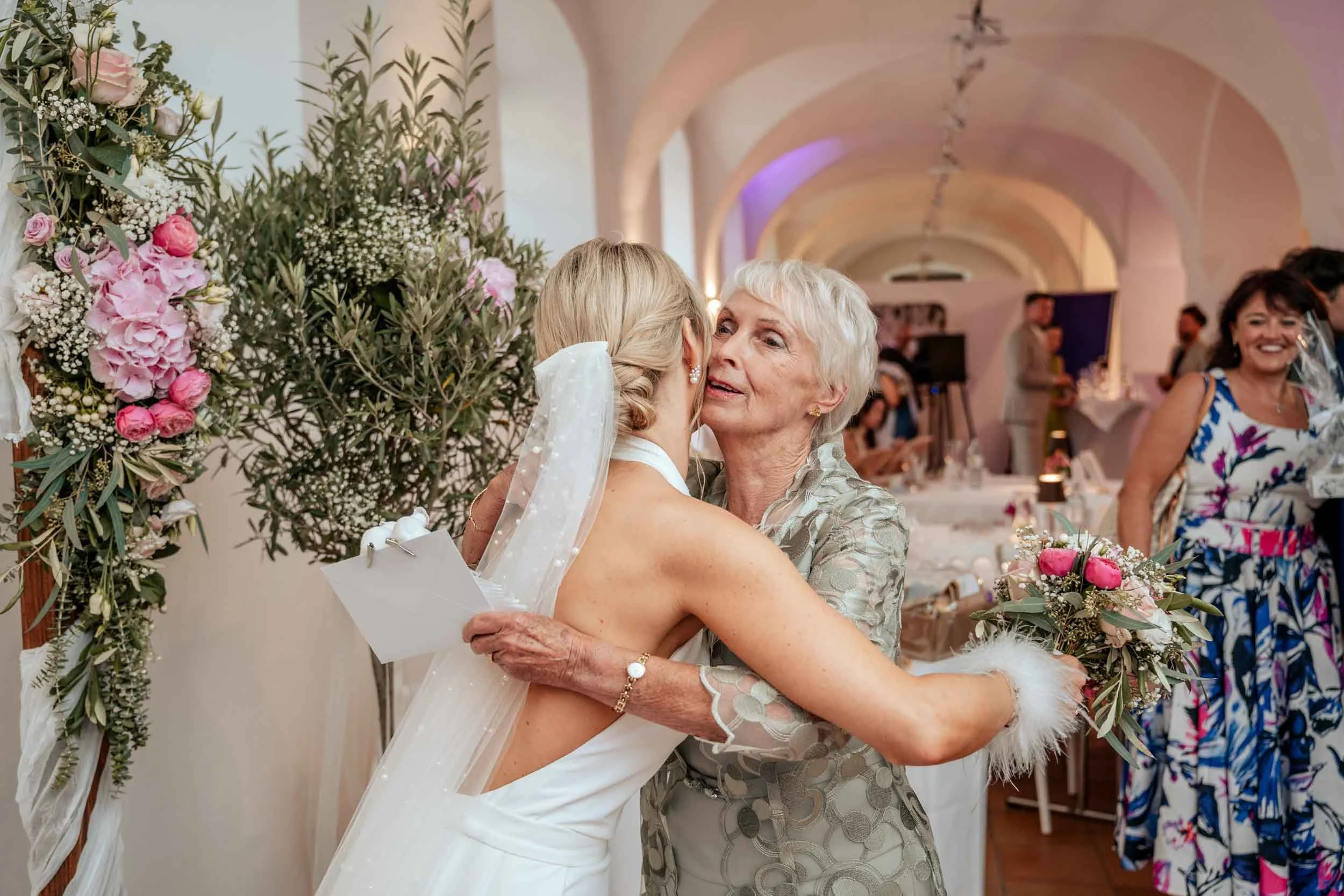 luxus-hochzeitsfotograf-see-163.jpg