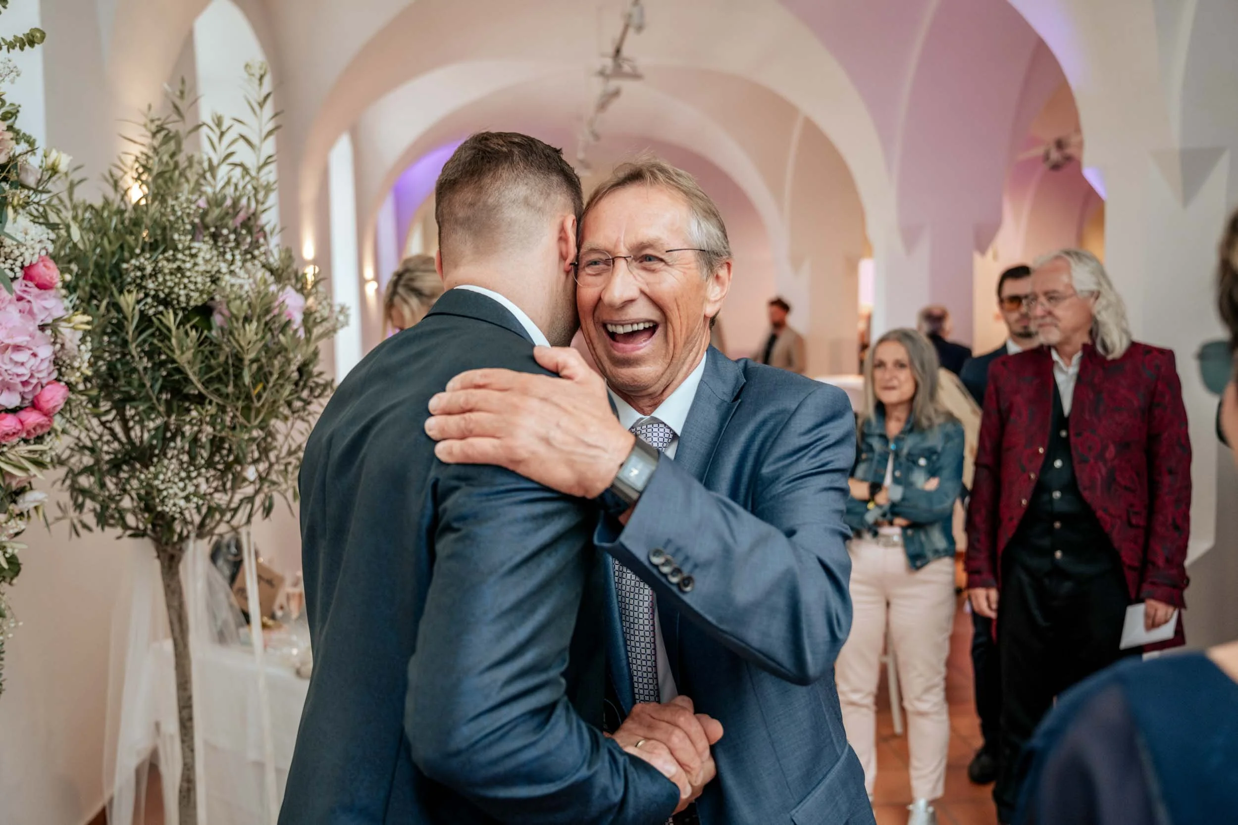 luxus-hochzeitsfotograf-see-138.jpg
