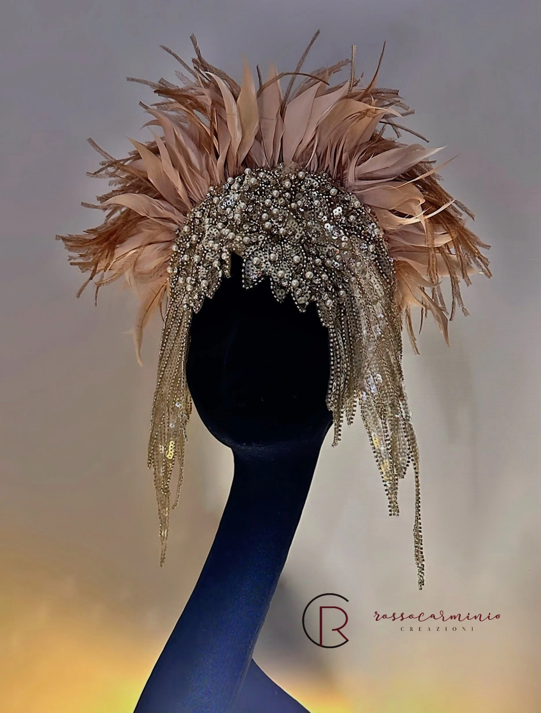 Cerchietto Aureo con Piume Eleganti