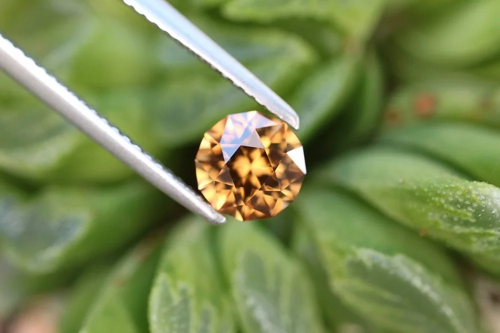 𝙏𝘼𝙉𝙕𝘼𝙉𝙄𝘼𝙉 𝙂𝘼𝙍𝙉𝙀𝙏
𝙒𝙚𝙞𝙜𝙝𝙩: 1.51 carat
𝙎𝙝𝙖𝙥𝙚: Round Cut
𝙎𝙞𝙯𝙚: 6.5mm
𝙊𝙧𝙞𝙜𝙞𝙣: Tanzania

This piece is now available on the website! 🍁

#pinkgarnet #gem #gemcutter #lapidary #gemstones #stones #facetedstones #facetedgem