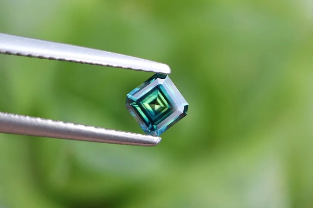 𝘼𝙐𝙎𝙏𝙍𝘼𝙇𝙄𝘼𝙉 𝙎𝘼𝙋𝙋𝙃𝙄𝙍𝙀 𝙋𝘼𝙍𝙏𝙄
𝙒𝙚𝙞𝙜𝙝𝙩: 0.53 carat
𝙎𝙝𝙖𝙥𝙚: Square Emerald Cut
𝙎𝙞𝙯𝙚: 4.9mm
𝙊𝙧𝙞𝙜𝙞𝙣: New South Wales

*Unheated 

A beautiful parti with a yellow eye! ✨

This piece is now available on the website!

#