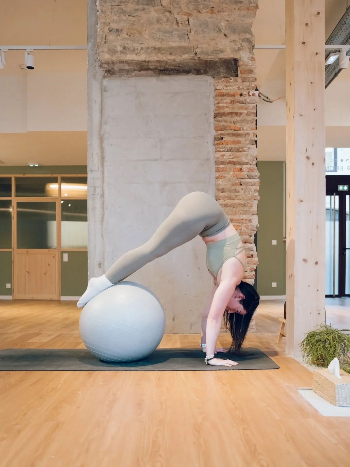 PILATES POWERBALL tous les Jeudis 7H45 avec Elisa.
Le cours qui r&eacute;veille ton corps (et ton CORE) 🔥!

Le Pilates PowerBall est une version du Pilates plus dynamique, intense et challengeante... toujours avec un Swiss Ball pour le c&ocirc;t&eac