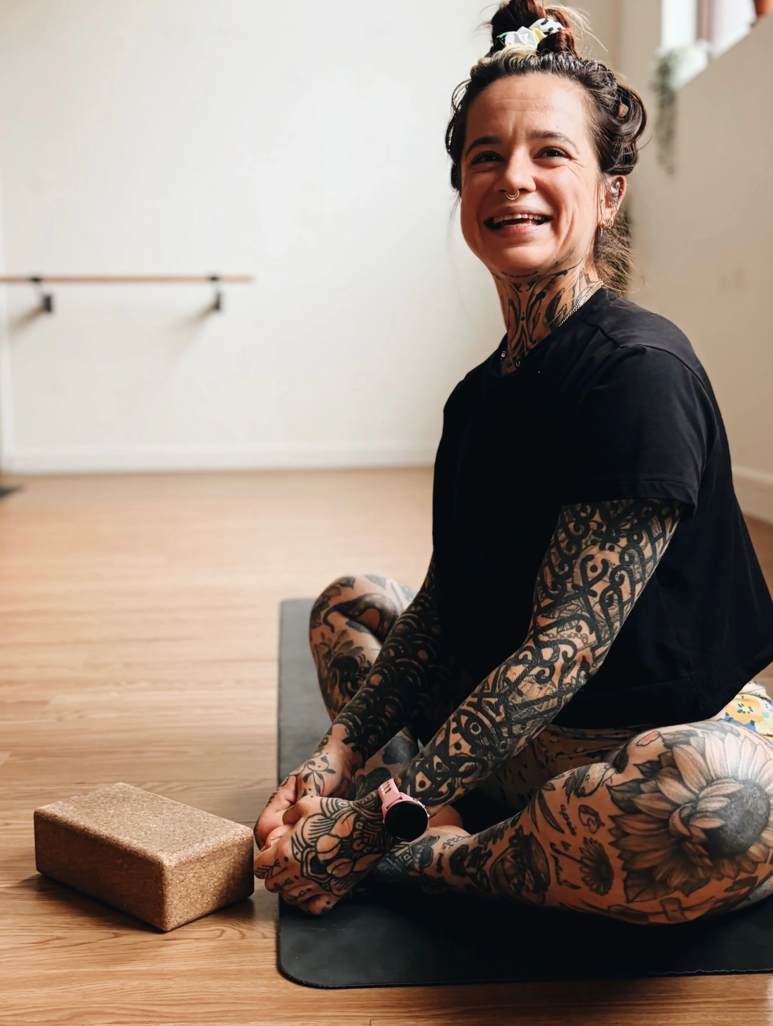 Margaux, entre douceur et intensit&eacute;, propose des cours challengeant ou se m&ecirc;lent des inspirations de pratiques de yoga, de callisth&eacute;nie ou encore de mobilit&eacute; 🔥.

L&rsquo;id&eacute;e est de bouger, pour se sentir mieux quel