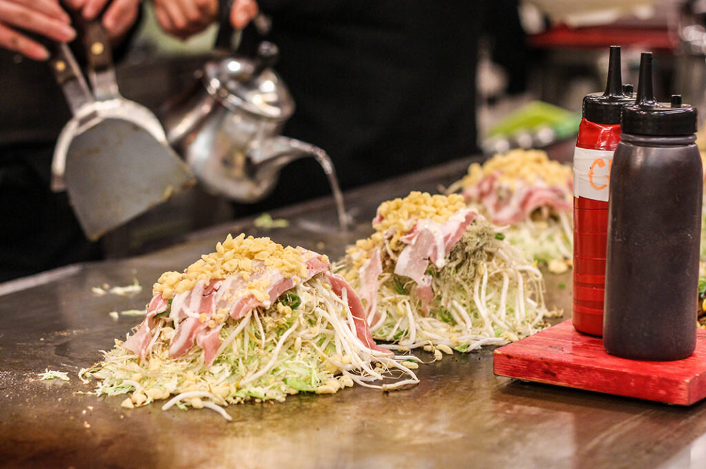 okonomimura-okonomiyaki-hiroshima-hiroshimayaki-9-1024x681.jpg