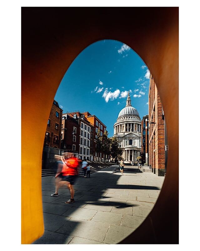 Starting to see the city coming back to life 🌱🌿 But still, let&rsquo;s stay strong a little longer and wait this to be gone 🚀
&bull;
&bull;
&bull;
&bull;
&bull;
&bull;
&bull;
#StPauls #London #StPaulsCathedral
#visitlondon #shooters #ukshooters #i