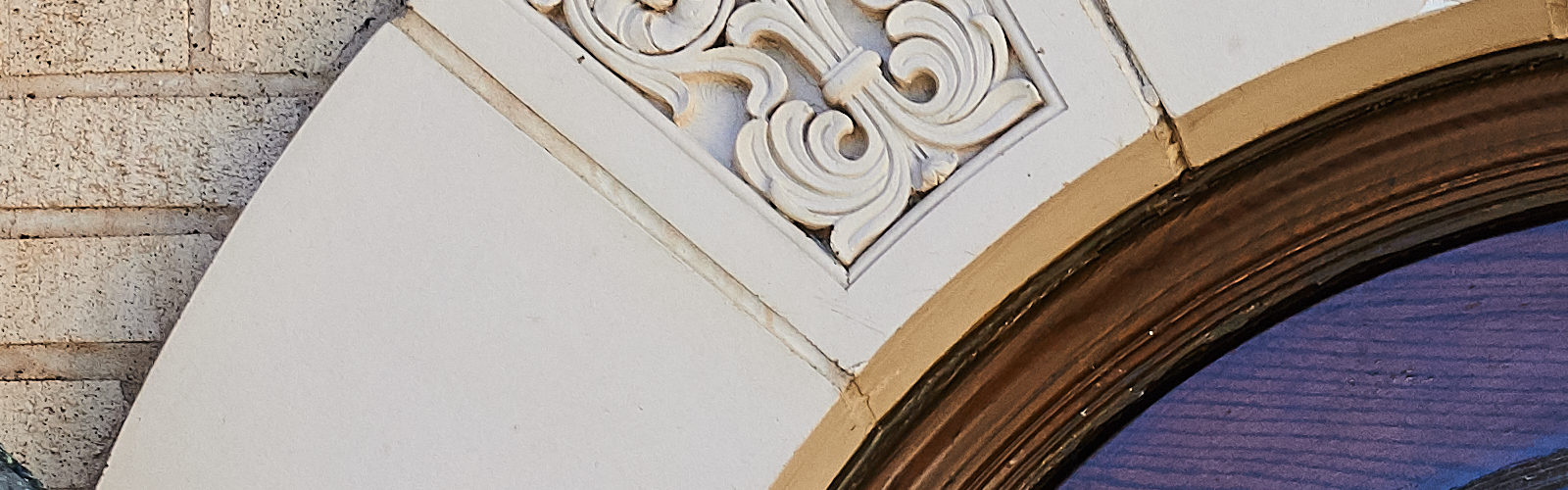 hero_door1.png