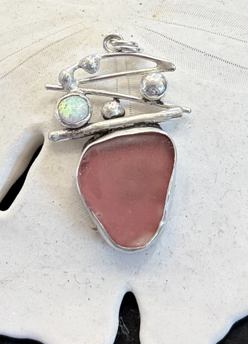 #519 - PENDANT by Linda Starling