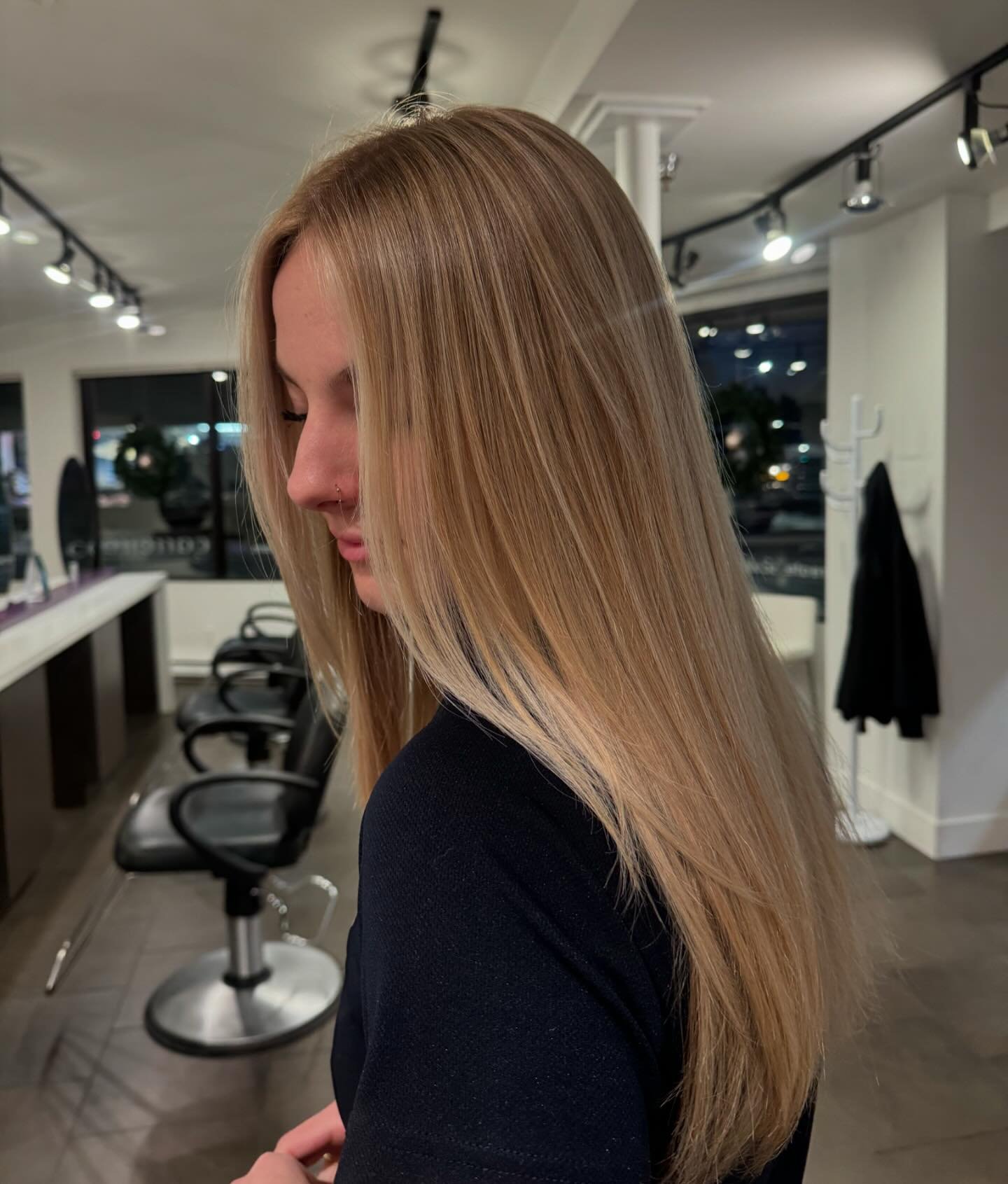 creamy blonde balayage and layers 💇&zwj;♀️

work done by our stylists @pammihairstyles and @kaiasstudio at our duncan location 🤍

book an appointment with us : 250-856-1020

&bull;

&bull;

&bull;

&bull;
#blonde #blondehair #blonding #blondebalaya
