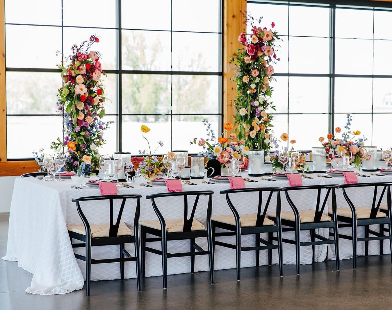 Bright, colorful head tables are sure to wow your guests!Photographer: @quincys.photos 
Videographer: @rnfilmco 
Venue: @deerflatranch 
Florist: @floret.designstudio 
Tabletop rentals: @thelittlegemdetails
Wine glasses &amp; silverware: @afinefete
La