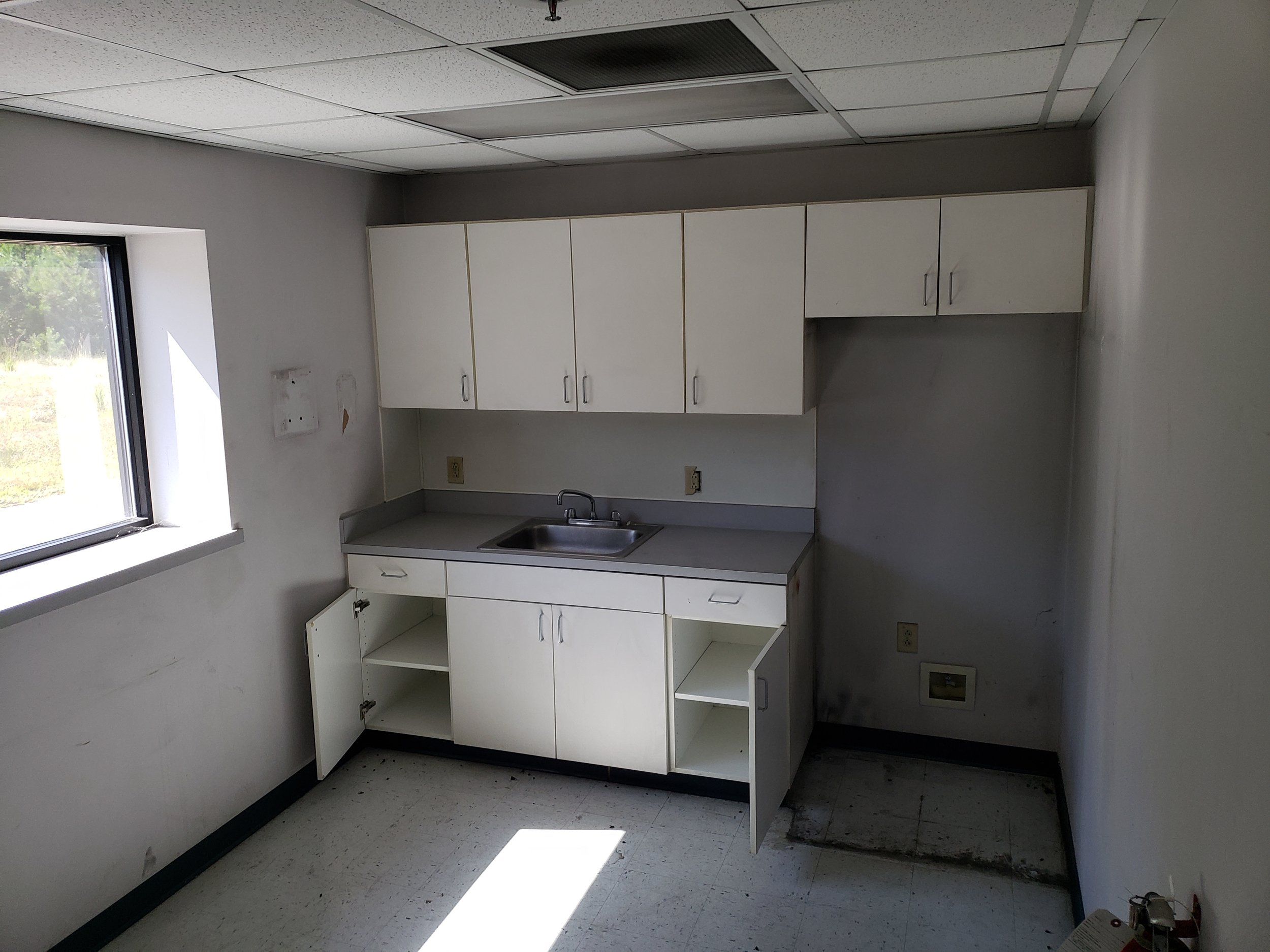 Soutrail Kitchen Before.jpg
