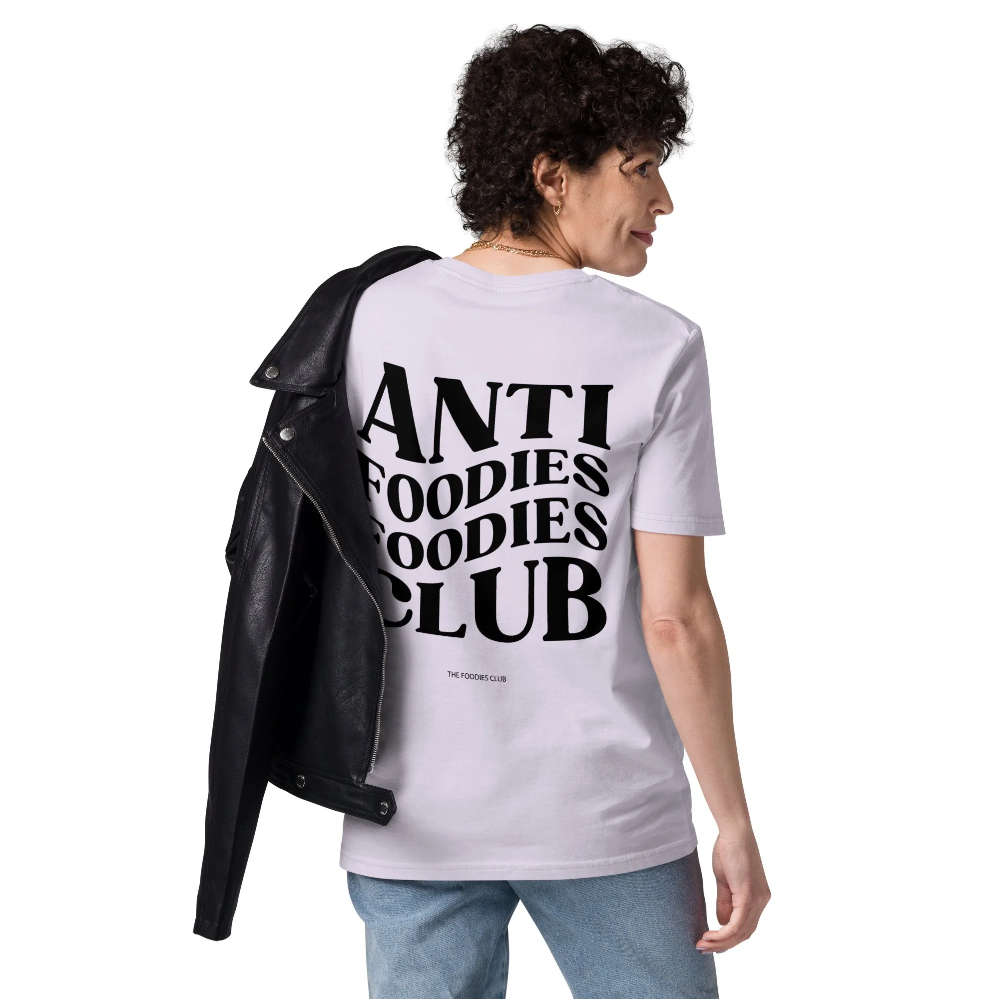 Modelo a usar T-shirt lavender Anti Foodies Foodies Club — logo nas costas — merch The Foodies Club