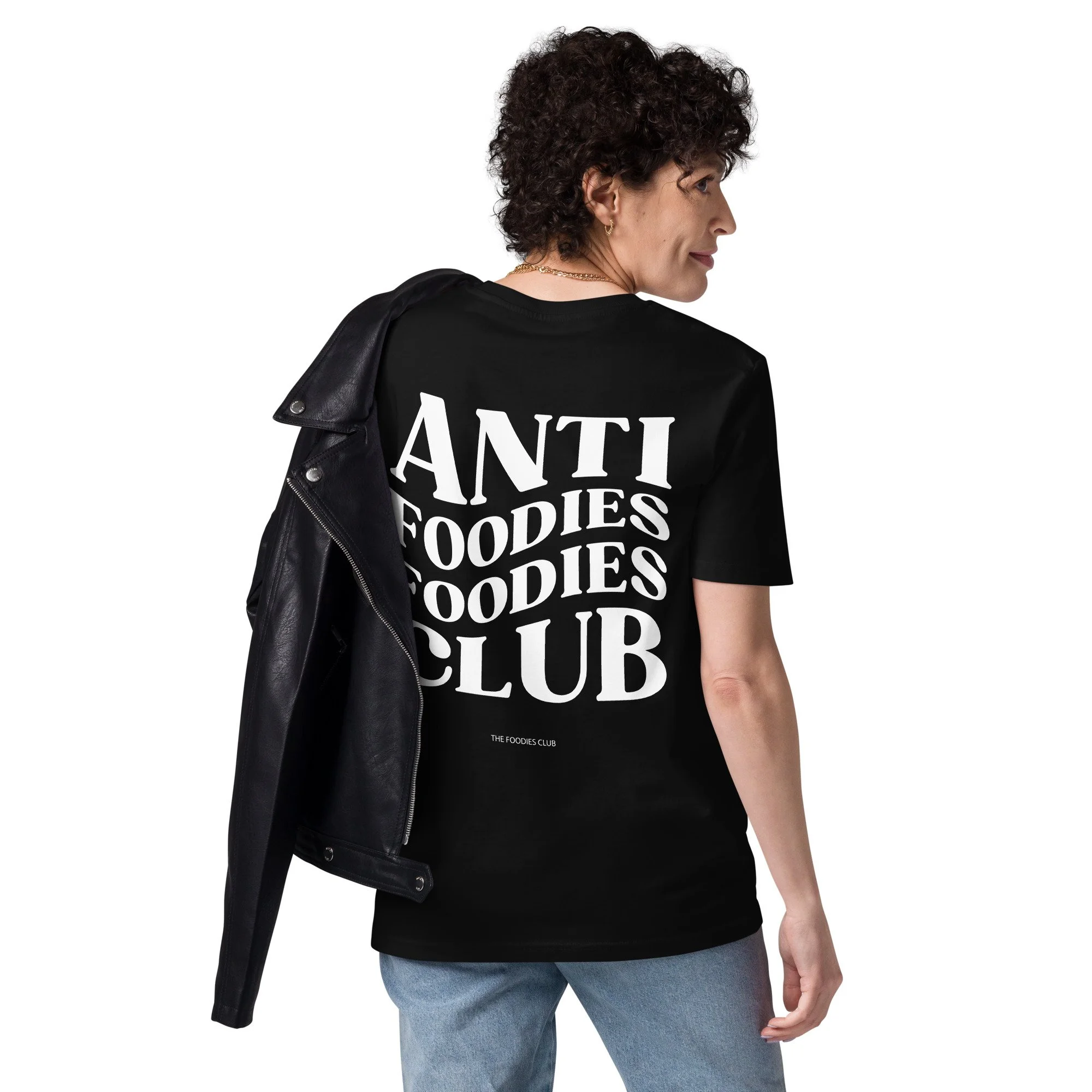 Modelo a usar t-shirt black Anti Foodies Foodies Club — logo nas costas — merch The Foodies Club