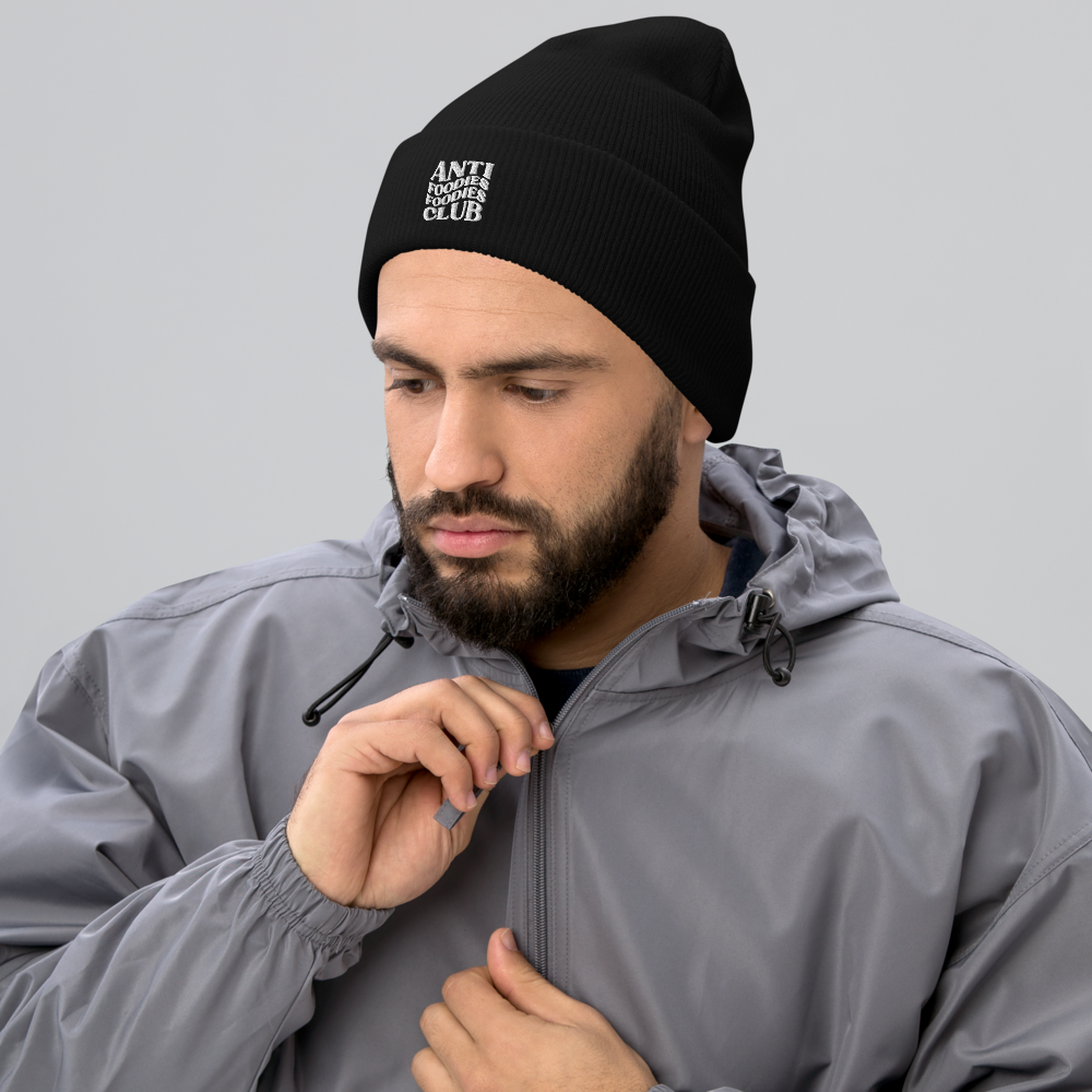 Modelo a usar gorro black Anti Foodies Foodies Club — logo na frente bordado — merch The Foodies Club