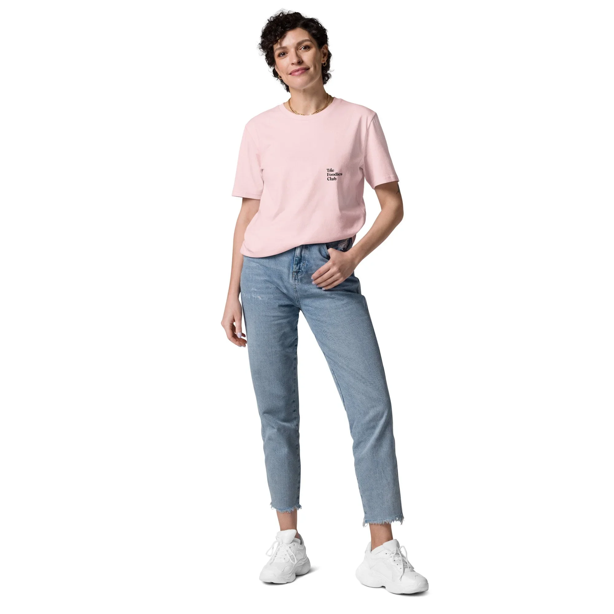 Modelo a usar T-shirt cotton pink Anti Foodies Foodies Club — logo no peito — merch The Foodies Club