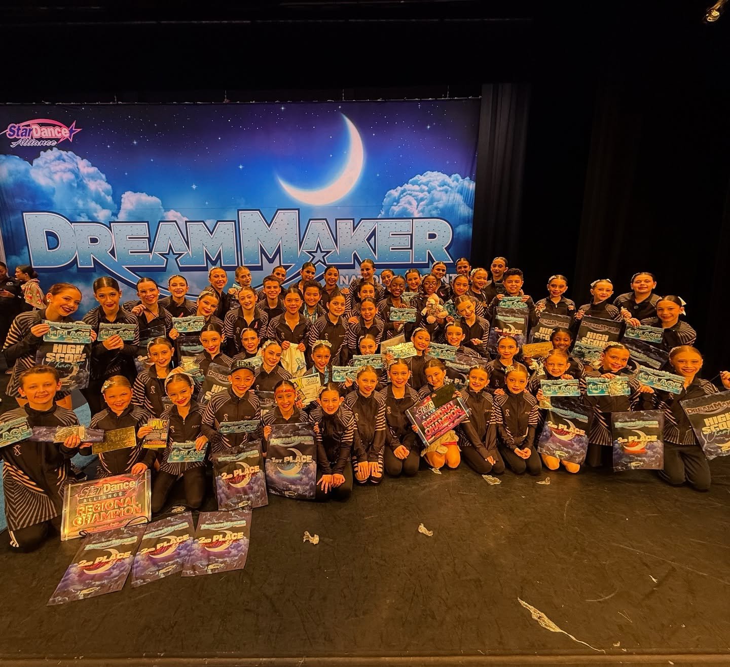 Day 1 Session 2 @dreammakerdance ☁️

Powerpak Invitations 
Brianna 
Sara 
Fiona
Celina 

$100 Powerpak Scholarship 
Celina 

Dancerpalooza Scholarship 
Vaughn 

Premier Junior Mr Dreammaker 
2nd runner up Matt
1st runner up Tristan
Winner Vaughn
@mel