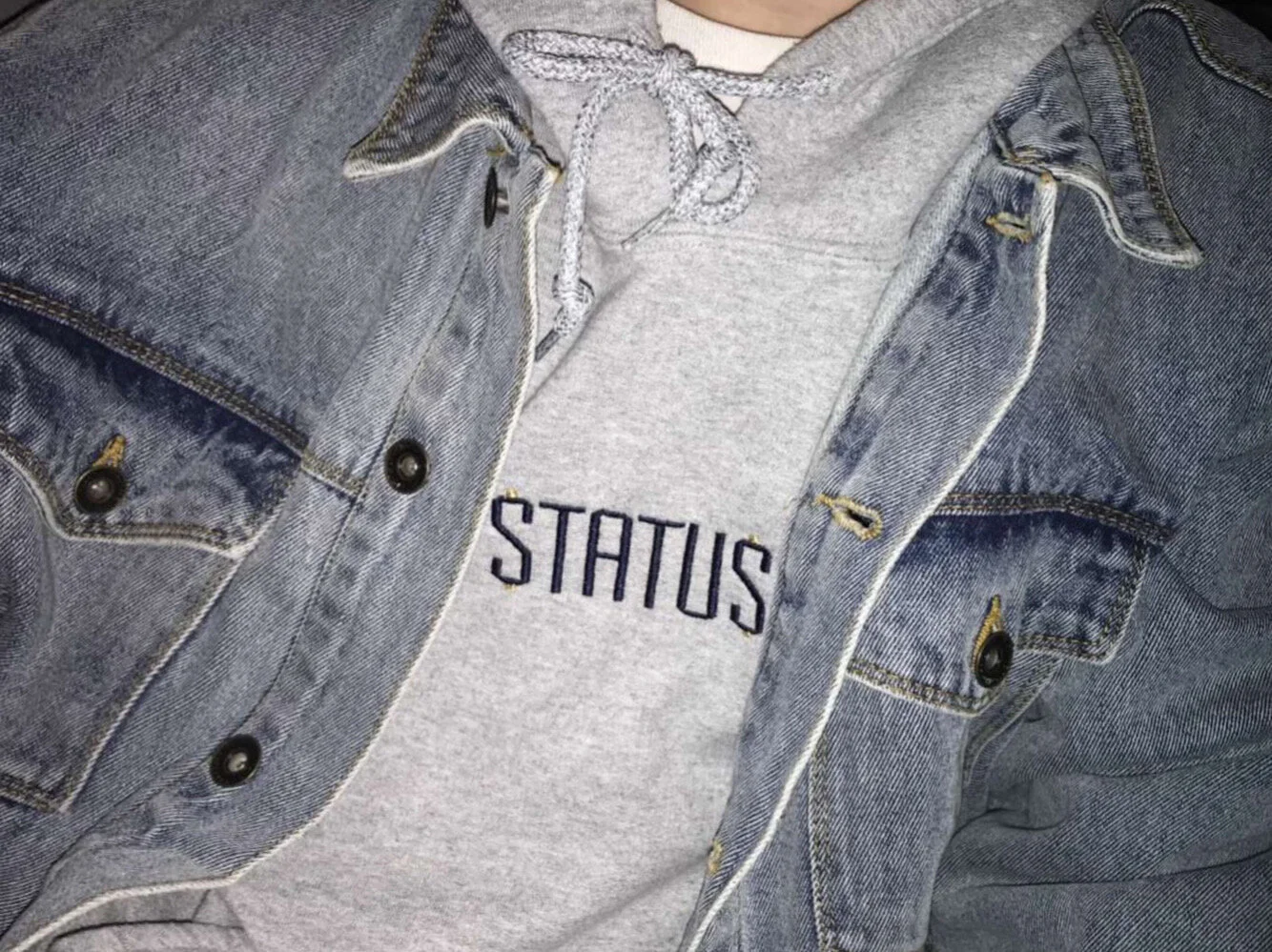 STATUS PRINT HOODIE - GREY