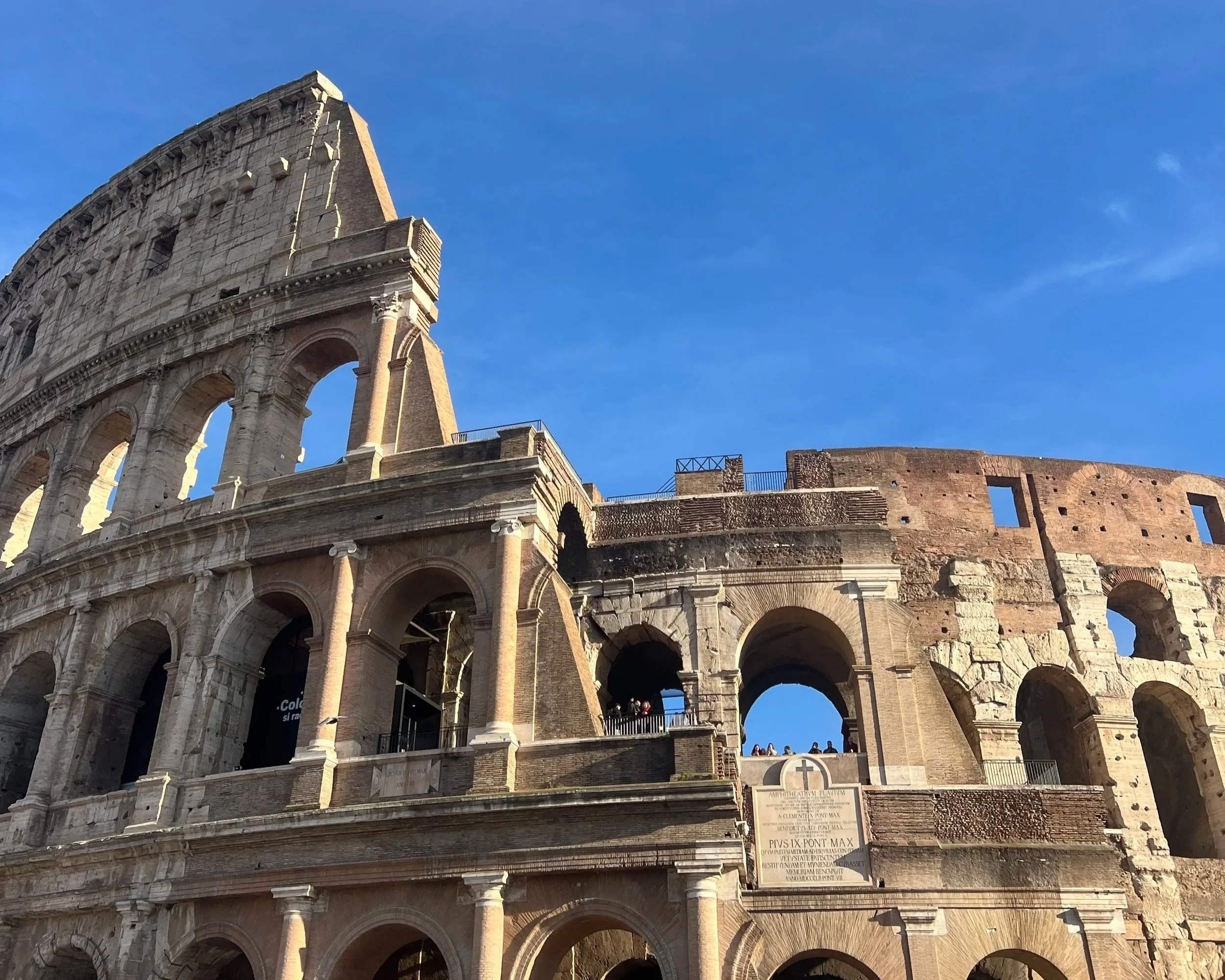 colosseumoutside3.jpg