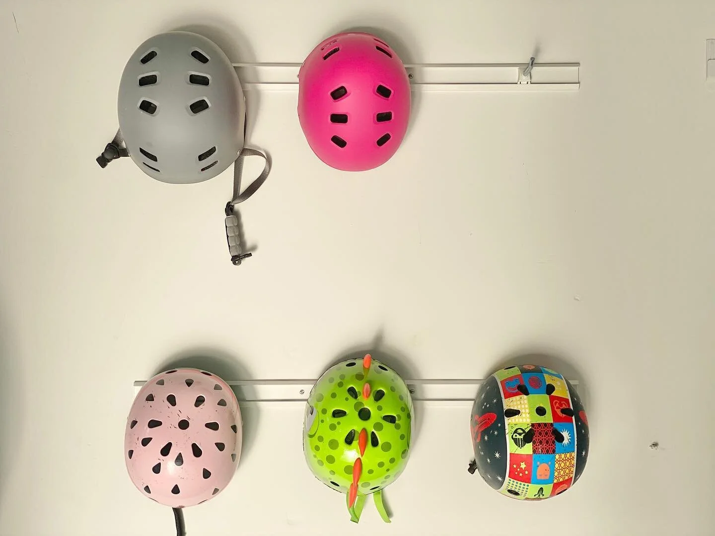 Organizing your garage can seem overwhelming but the great part is that @thecontainerstore has so many options to make your life much easier! 

We used the Elfa track and Elfa accessory hooks to organize all of our bike helmets ( adult helmets on the