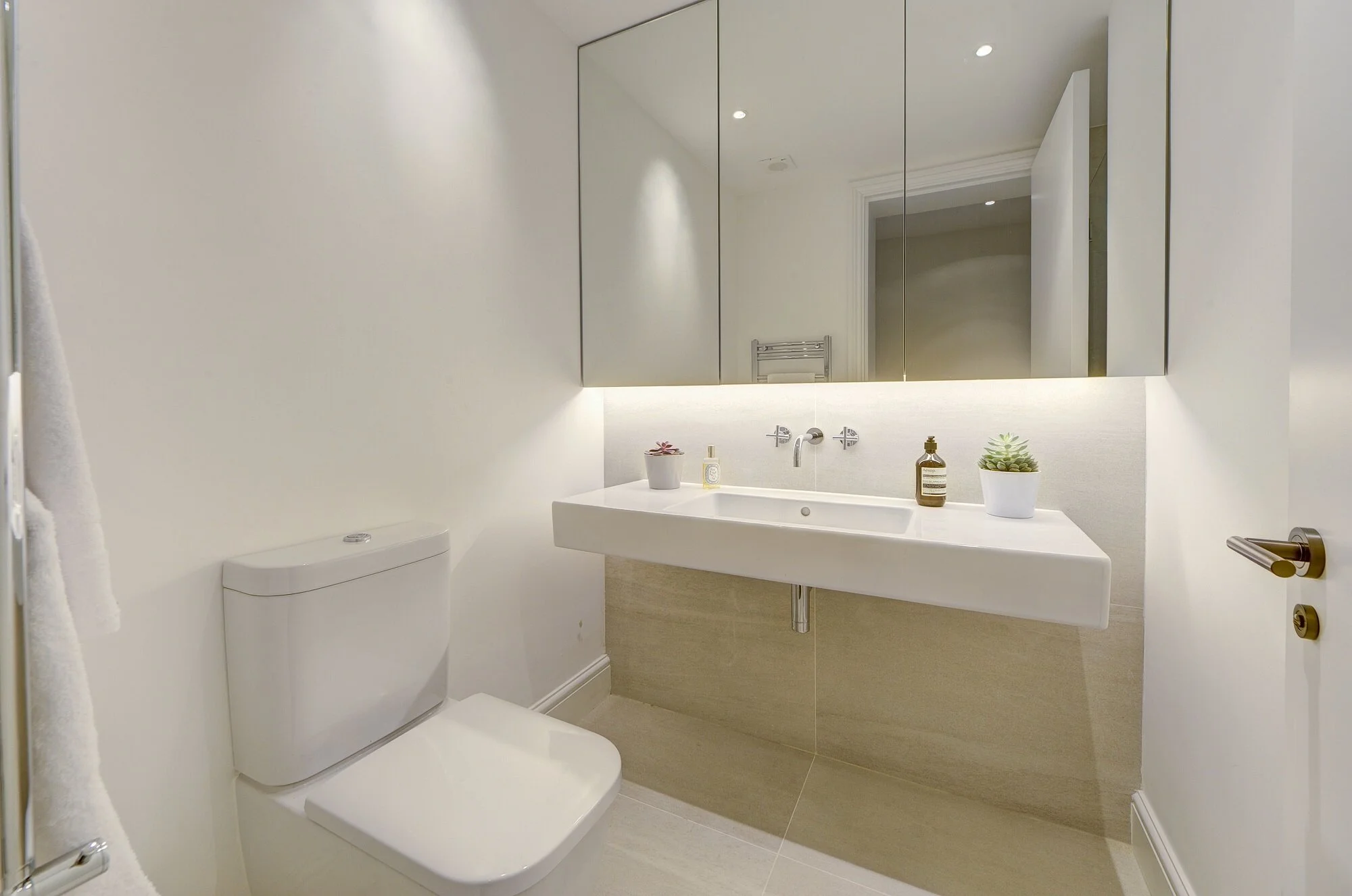 3a hanover house 345075 bath2_RGB.jpg