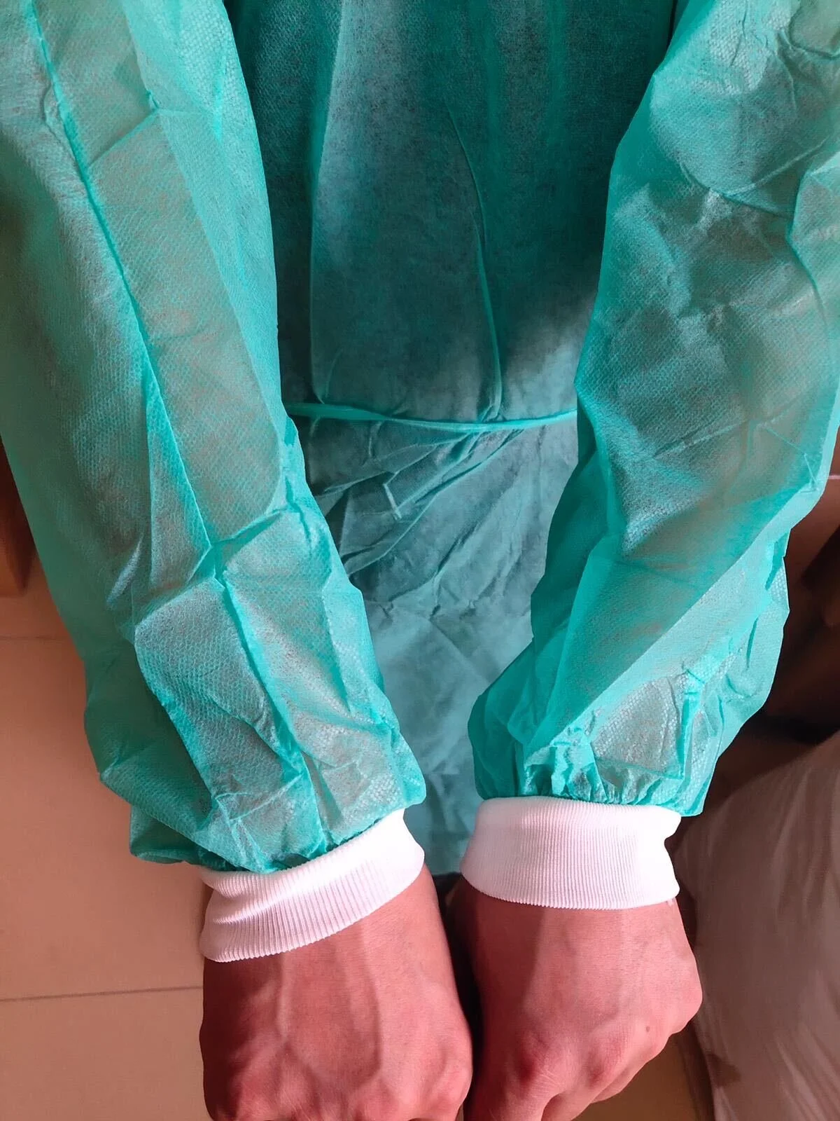 Disposable Isolation Gowns Disposable Gowns AAMI Level 1