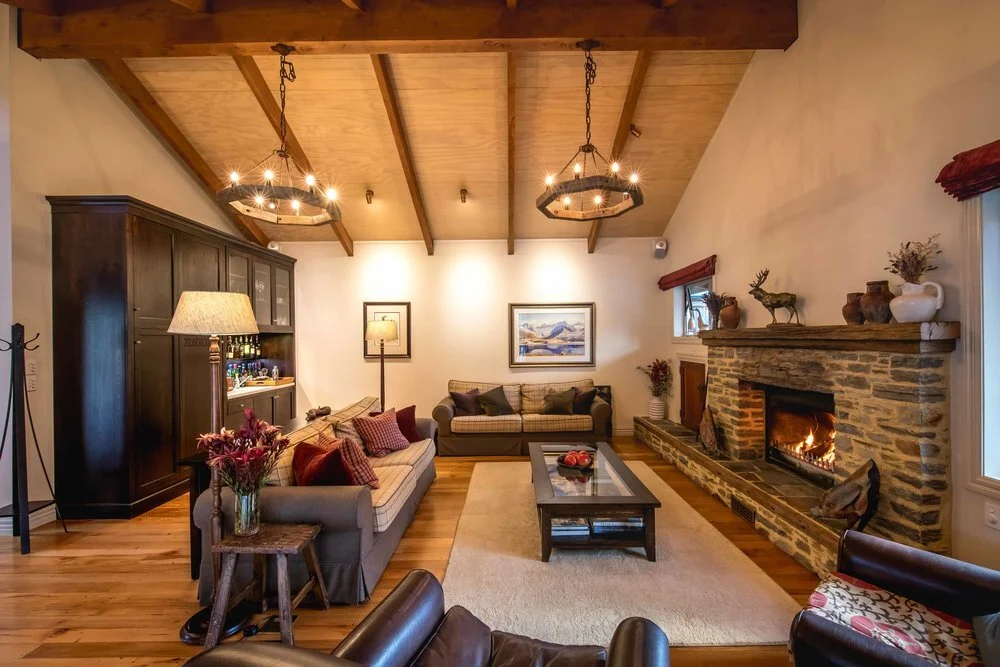 Main lounge, Minaret Station