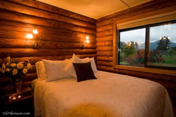 Log cabin accommodation, River Haven Lodge, NZ