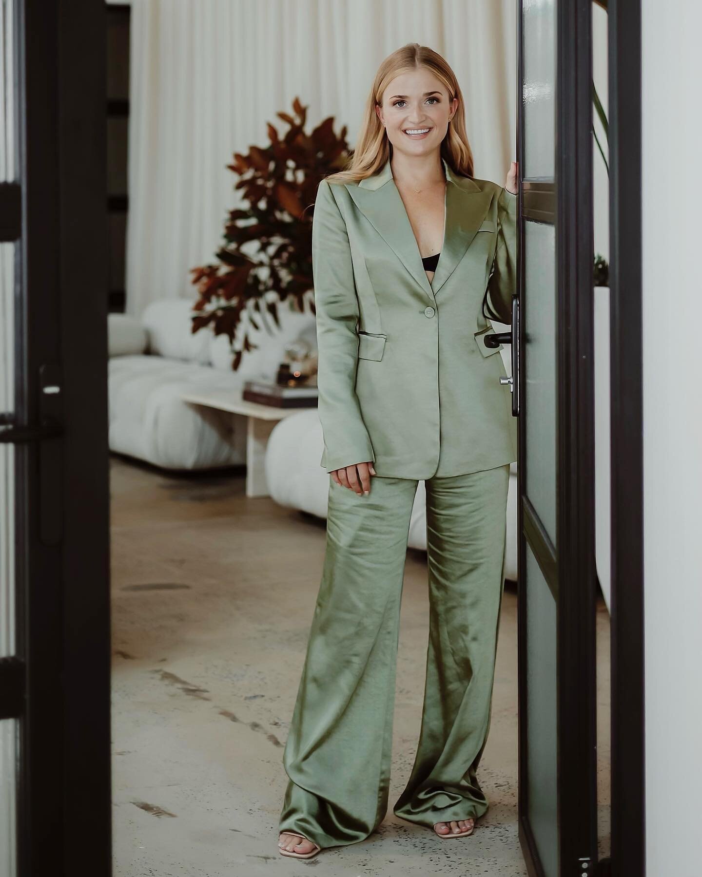 Excited to share a recent article written by our founder, Camilla Ingall in the latest edition of the North Sydney Sun. 

Camilla discusses several ways to maximize space in your apartment; focussing in on tips for working from home, brightening bath