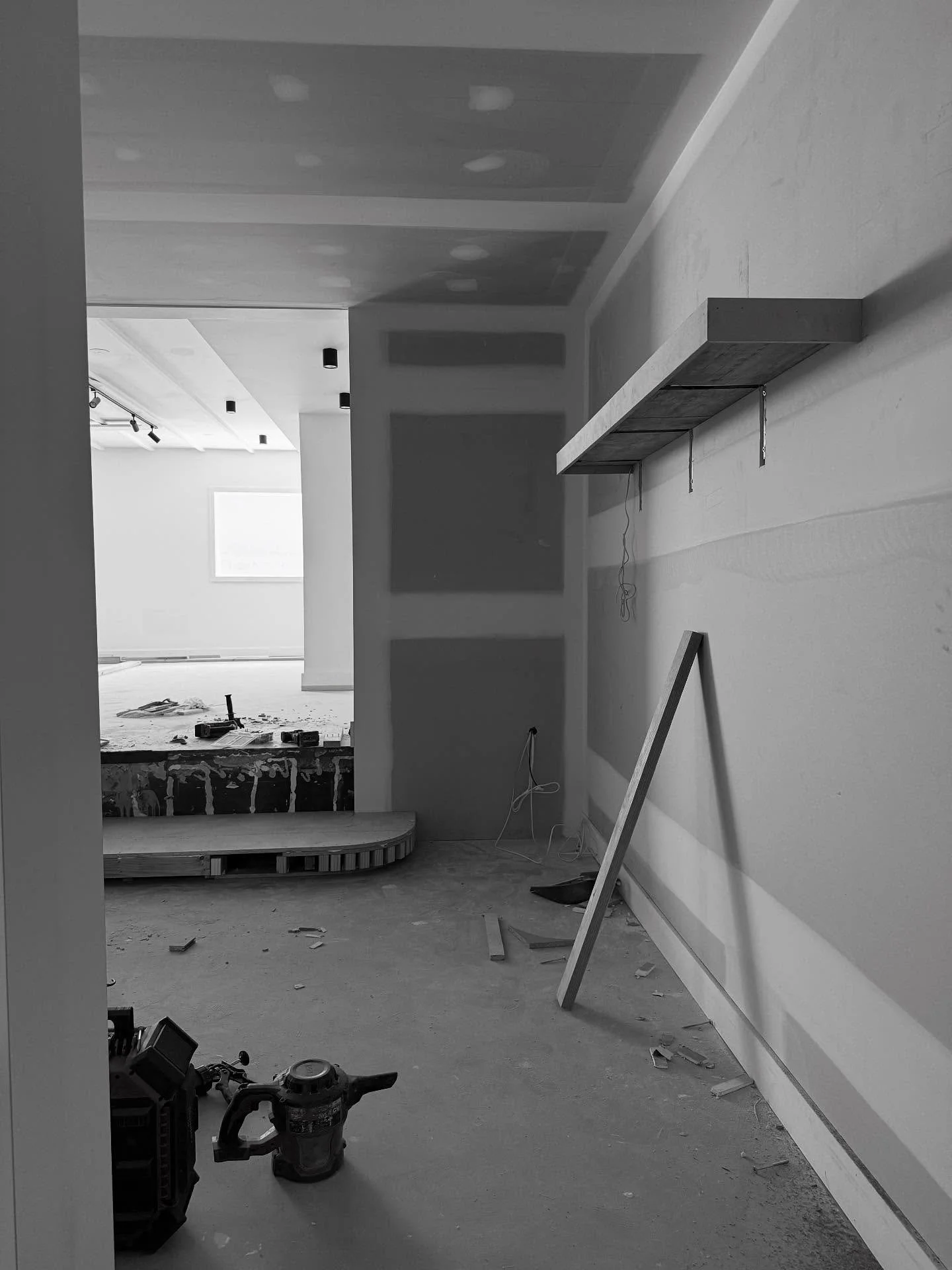 Progress is looking really special at the Aura Bridal studio in Terrigal. We&rsquo;re back on site this December installing, styling and photographing as this beautiful space comes to life before its opening in January 2026.

We designed custom curvi
