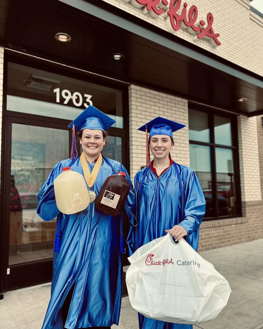 💝🎓🧑🏽&zwj;🎓Order a Medium or Large Chick-fil-A&reg; Nuggets or Chick-n-Strips&reg; Tray 
and receive a free Small Chick-fil-A&reg; Nuggets or Chick-n-Strips&reg; Tray.

Here is how to qualify:
👩🏻&zwj;💻Place your order online for both trays
✍️W