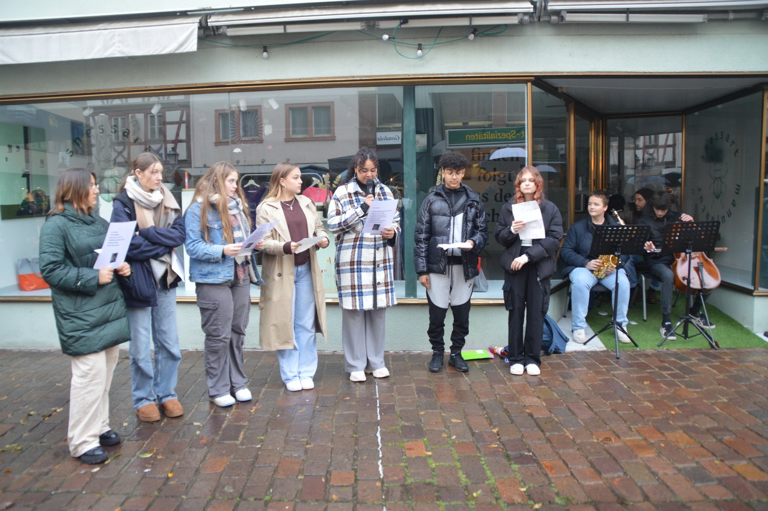 2023-11 Stolpersteinverlegung-Gruppe3 Foto Alisa Wittstadt.JPG