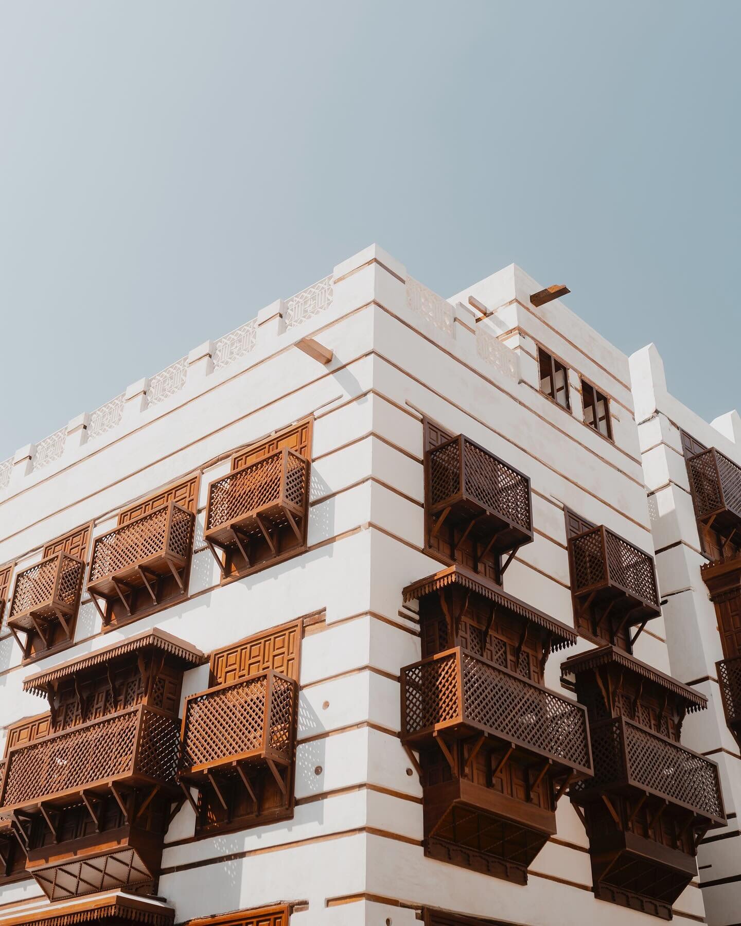 Exploring the old town of Jeddah 🇸🇦

Another country and another GP ticked off the list, back from a double header of Bahrain and Saudi - year 2 of life in F1 has kicked off. 

#contentcreator #saudiarabia #visitsaudi #jeddah #f1 #formula1 #travelp